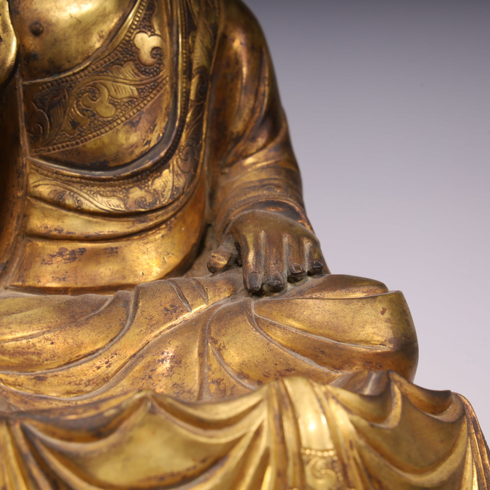A beautiful bronze gilt Buddha - 5