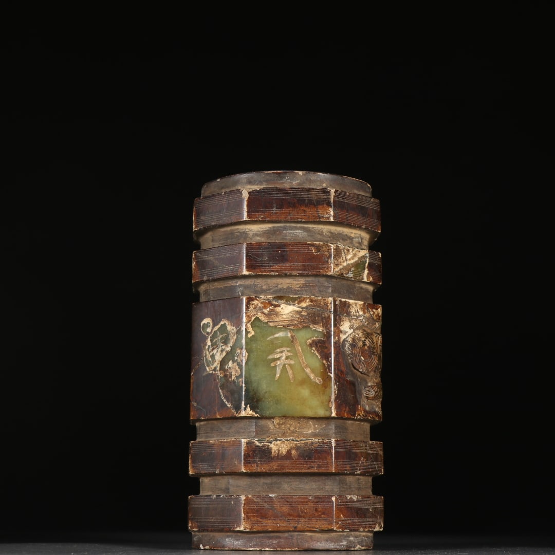 A jade cong of Liangzhu culture: The jade cong of Liangzhu culture size:H:13.6cmW:7cmW:1122.7g (The Dimensions Of All Batches Are Manually Measured.If You Need More Detailed Information, Please Contact Our