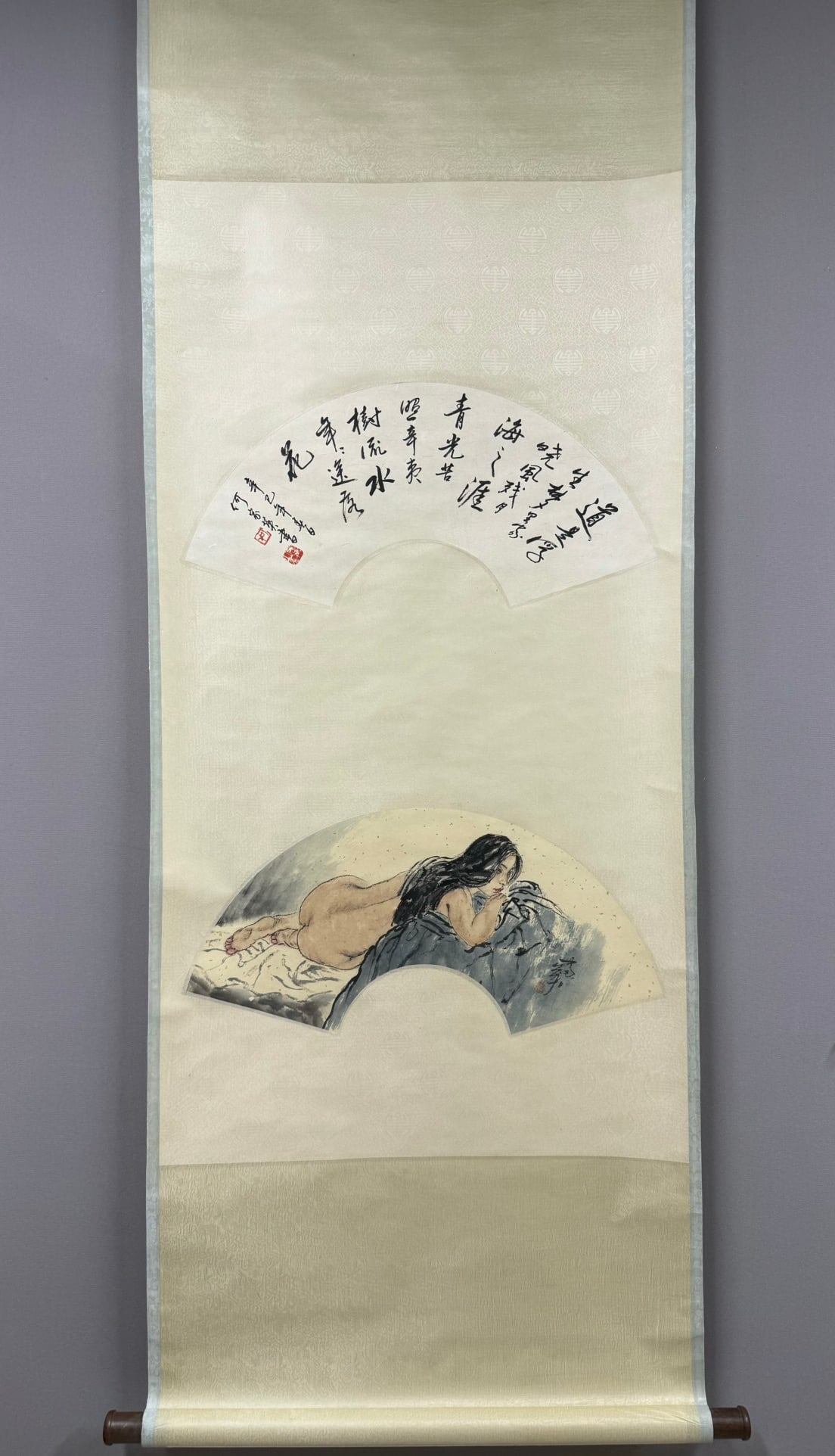 A figure painting by He Jiaying: He Jiaying's figure painting Size:20x59cm (The Dimensions Of All Batches Are Manually Measured.If You Need More Detailed Information, Please Contact Our Customer Service Before Bidding.)