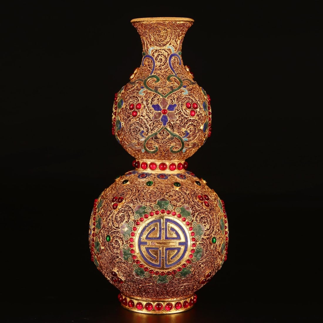 A filigree gilt gourd bottle from the Qing Dynasty (1 of 4)