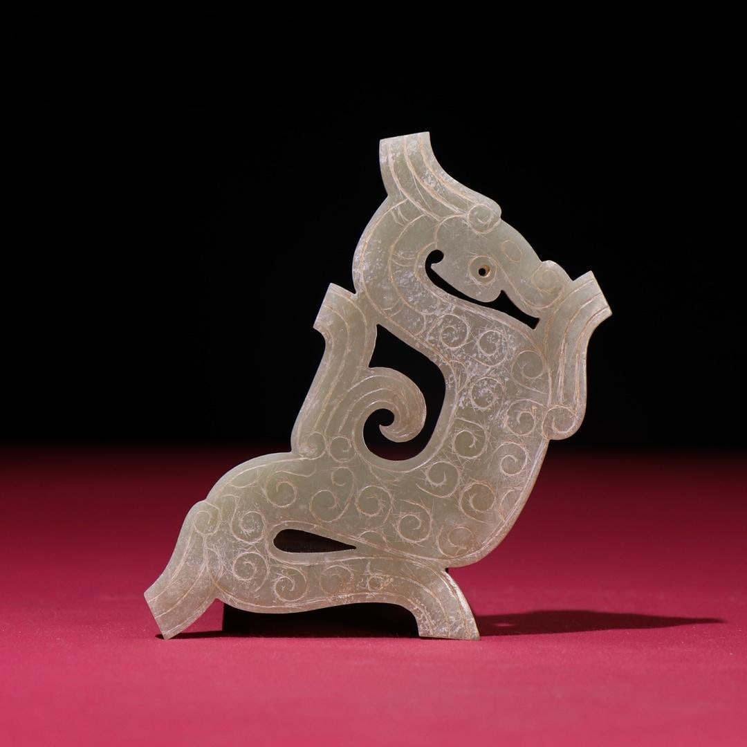 A beautiful gray leather Qin old knife method jade dragon pendant (1 of 9)