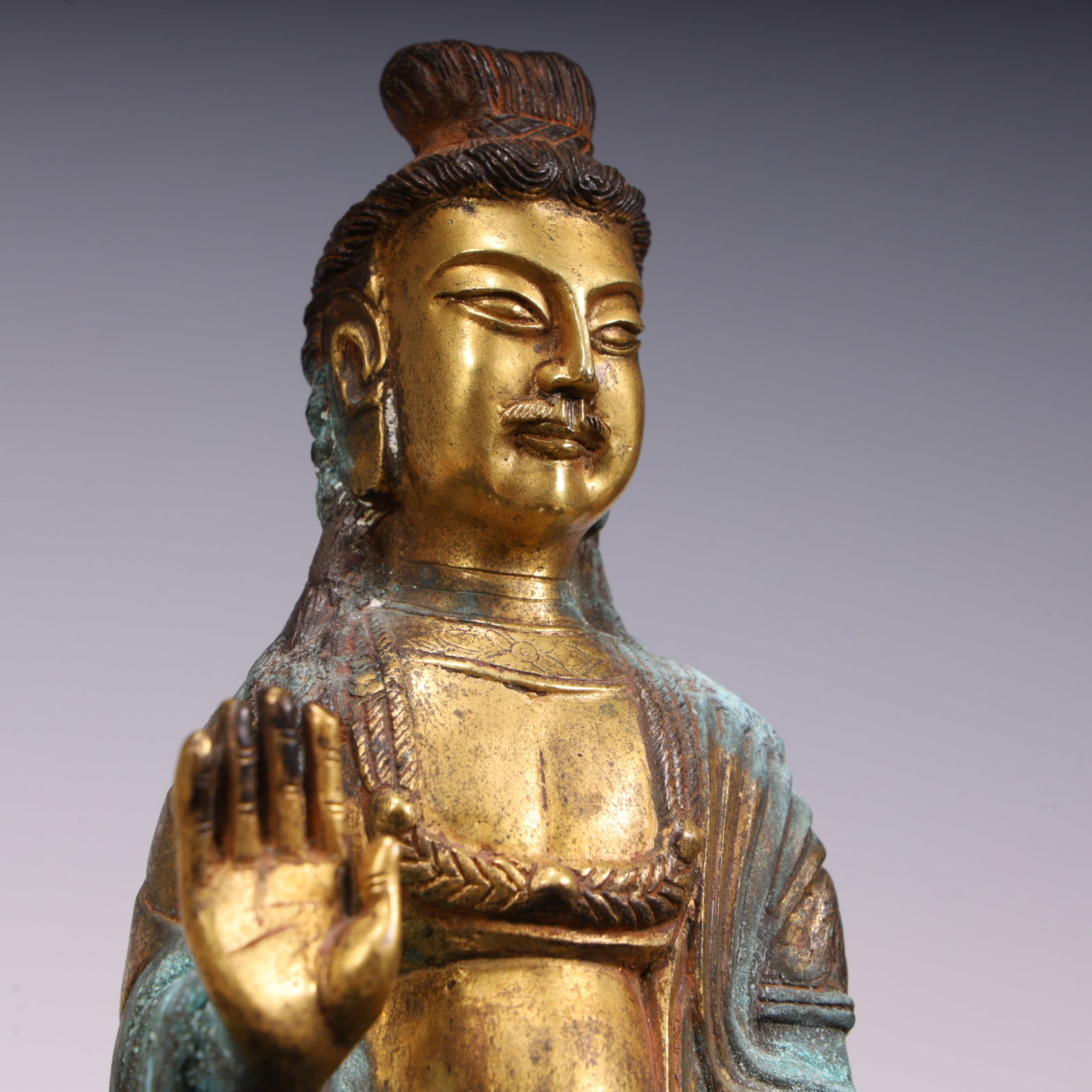 A beautiful bronze gilt Buddha - 2