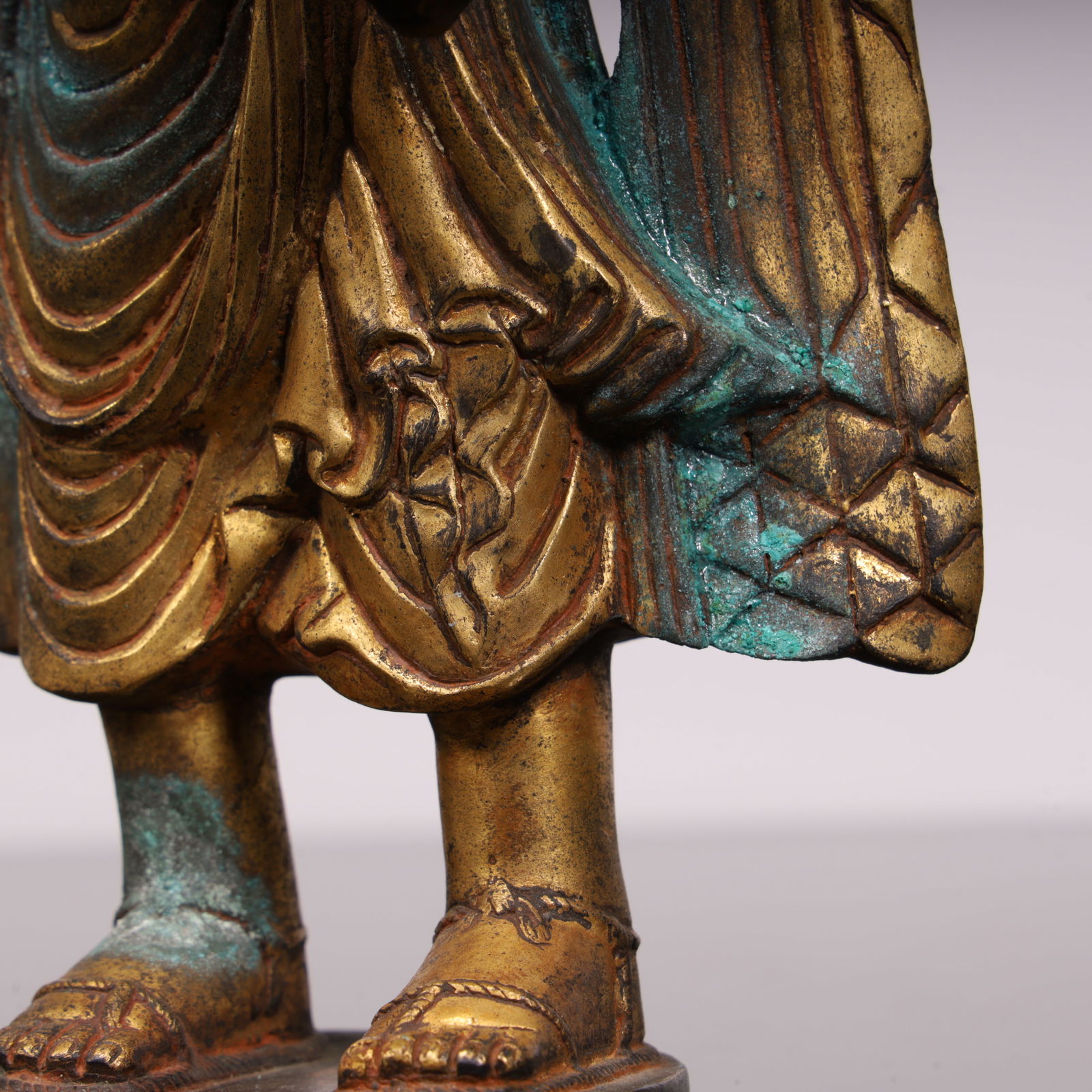 A beautiful bronze gilt Buddha - 5