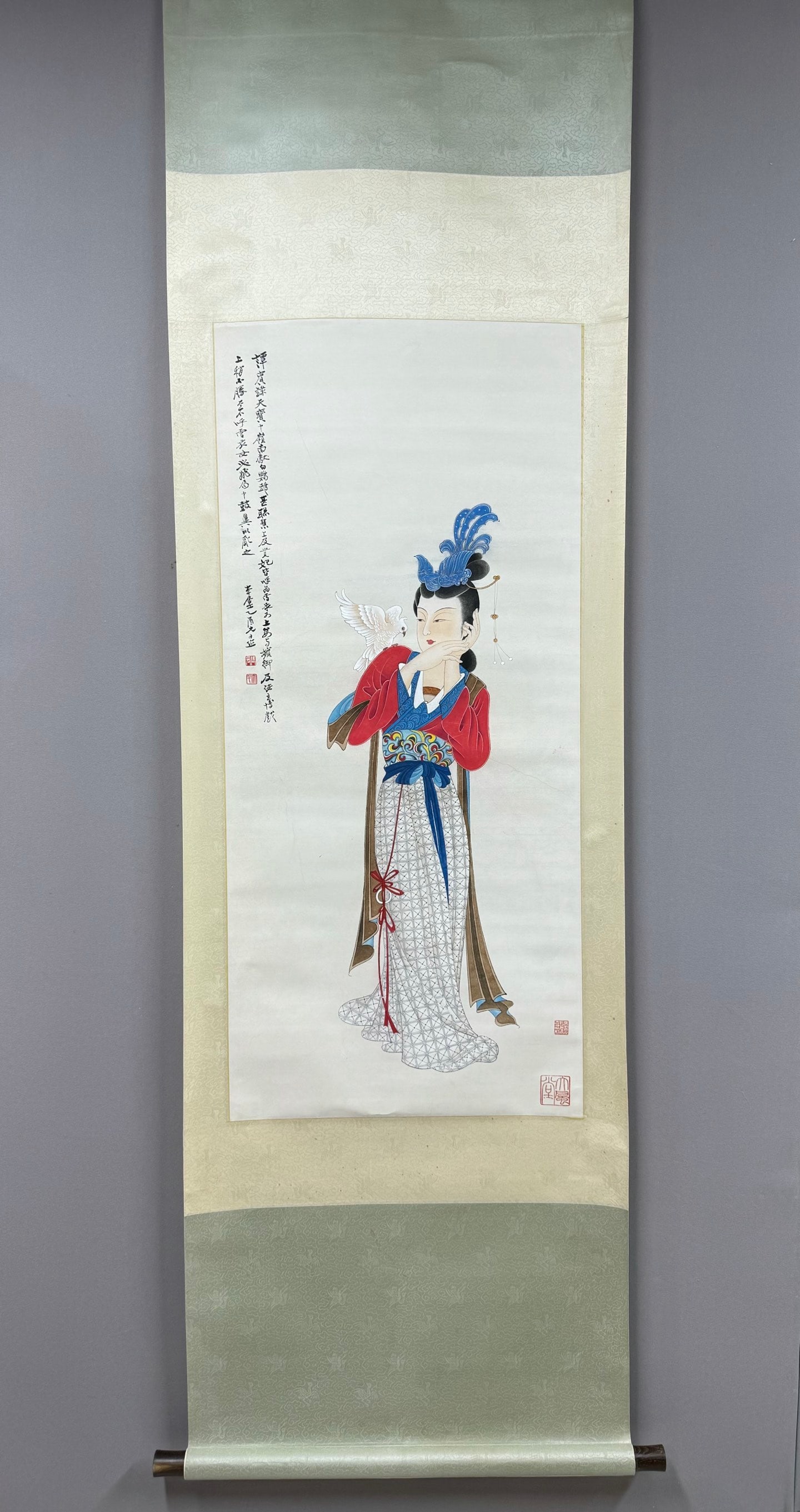 A picture of a lady by Zhang Daqian: Zhang Daqian's lady picture Size:111x50cm . (The Dimensions Of All Batches Are Manually Measured.If You Need More Detailed Information, Please Contact Our Customer Service Before