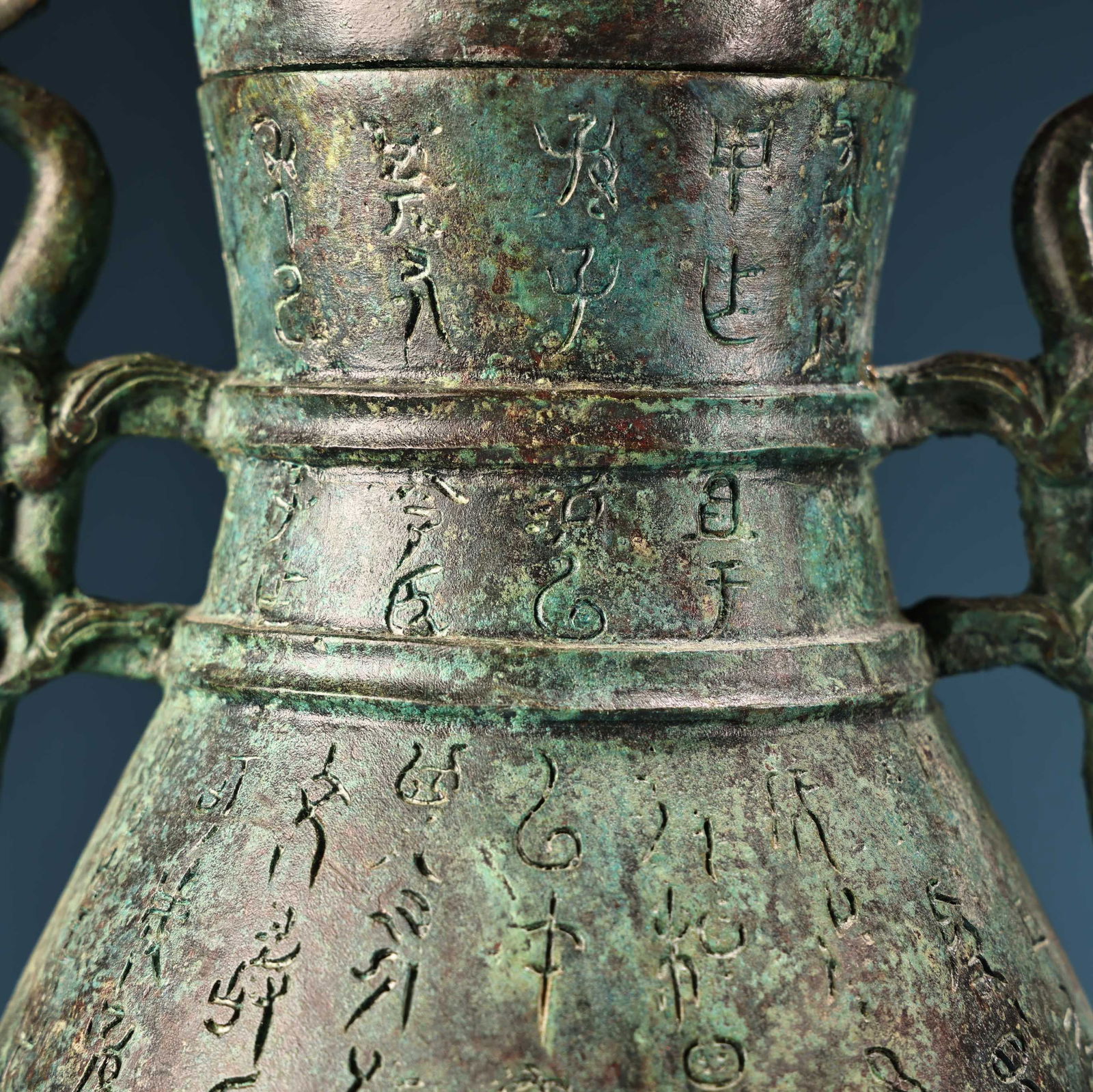 A fine bronze saxifrage vase - 4