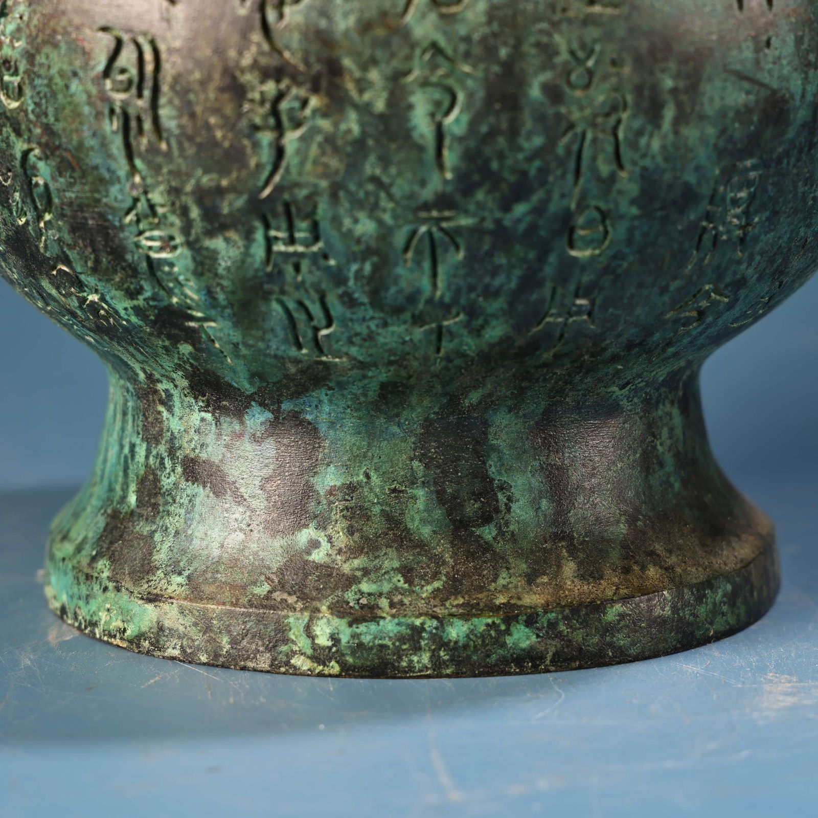 A fine bronze saxifrage vase - 7