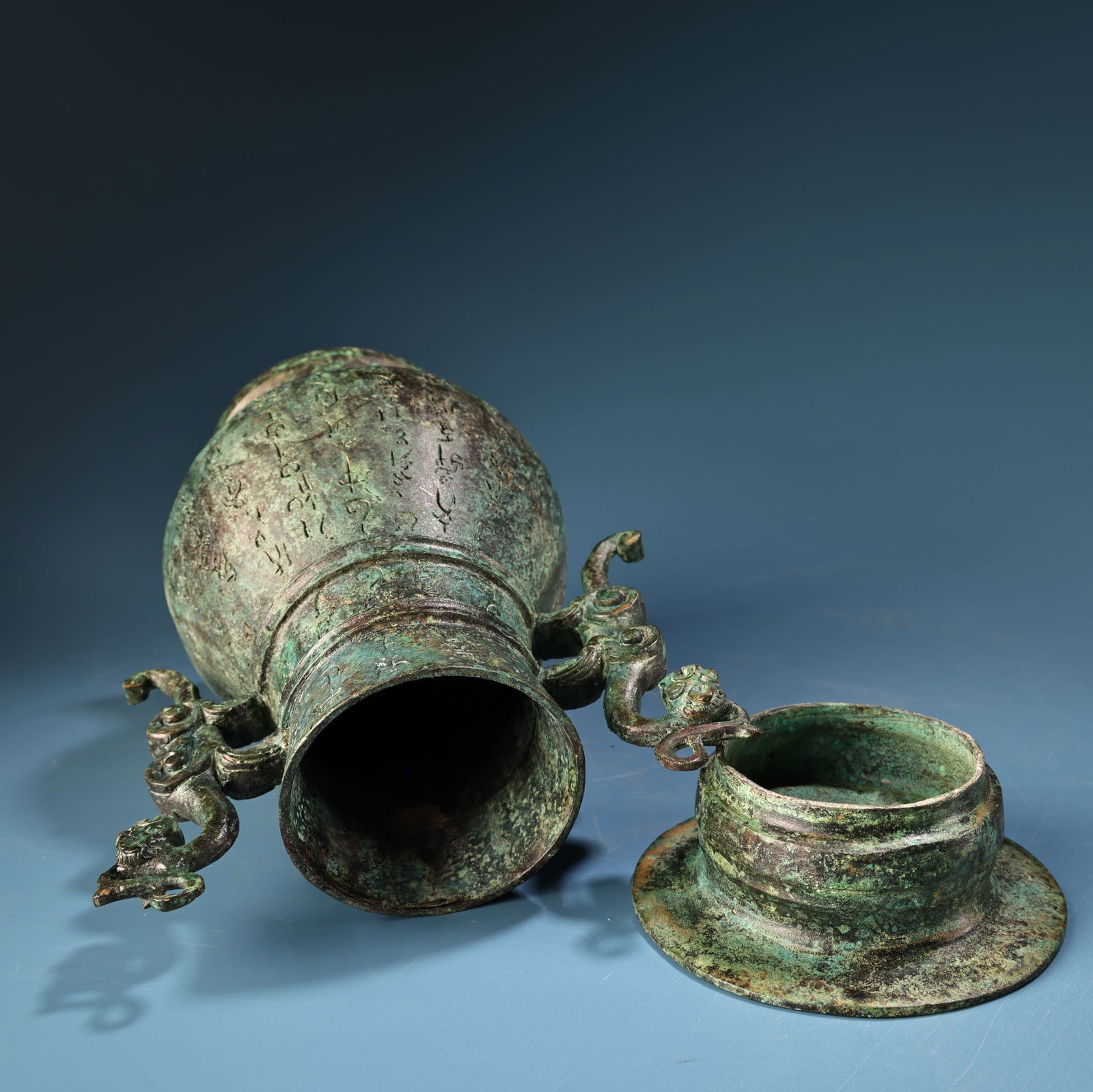 A fine bronze saxifrage vase - 8