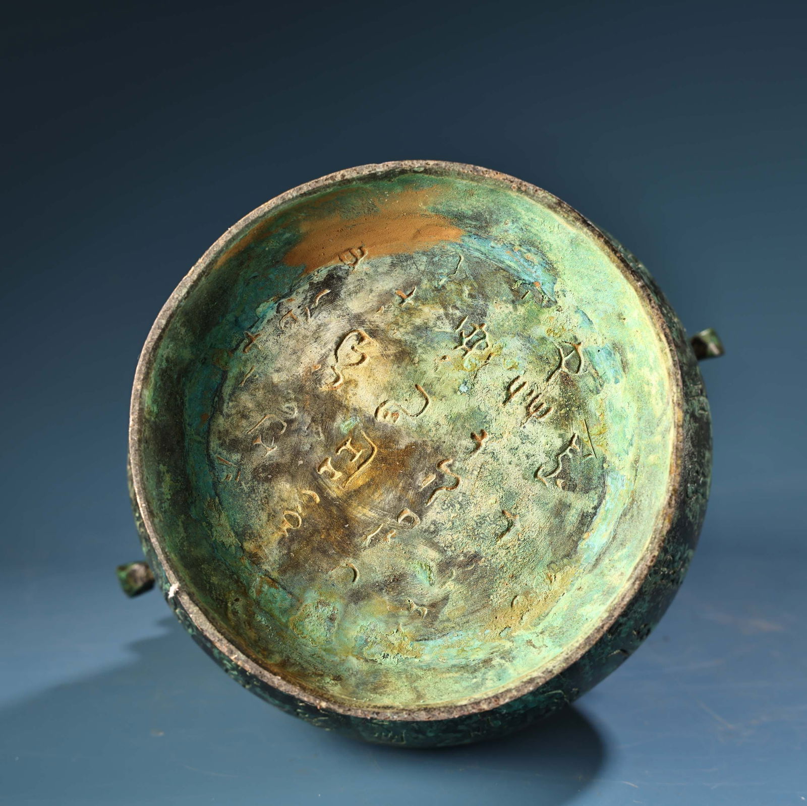 A fine bronze saxifrage vase - 9