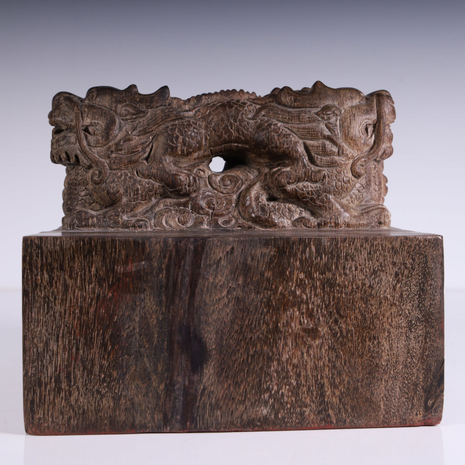 An agarwood carving seal of the Qing Dynasty: Qing Dynasty agarwood carving seal SIZE:L:6.6cm W:7cm H:5cm W:2.6kg (The Dimensions Of All Batches Are Manually Measured.If You Need More Detailed Information, Please Contact Our