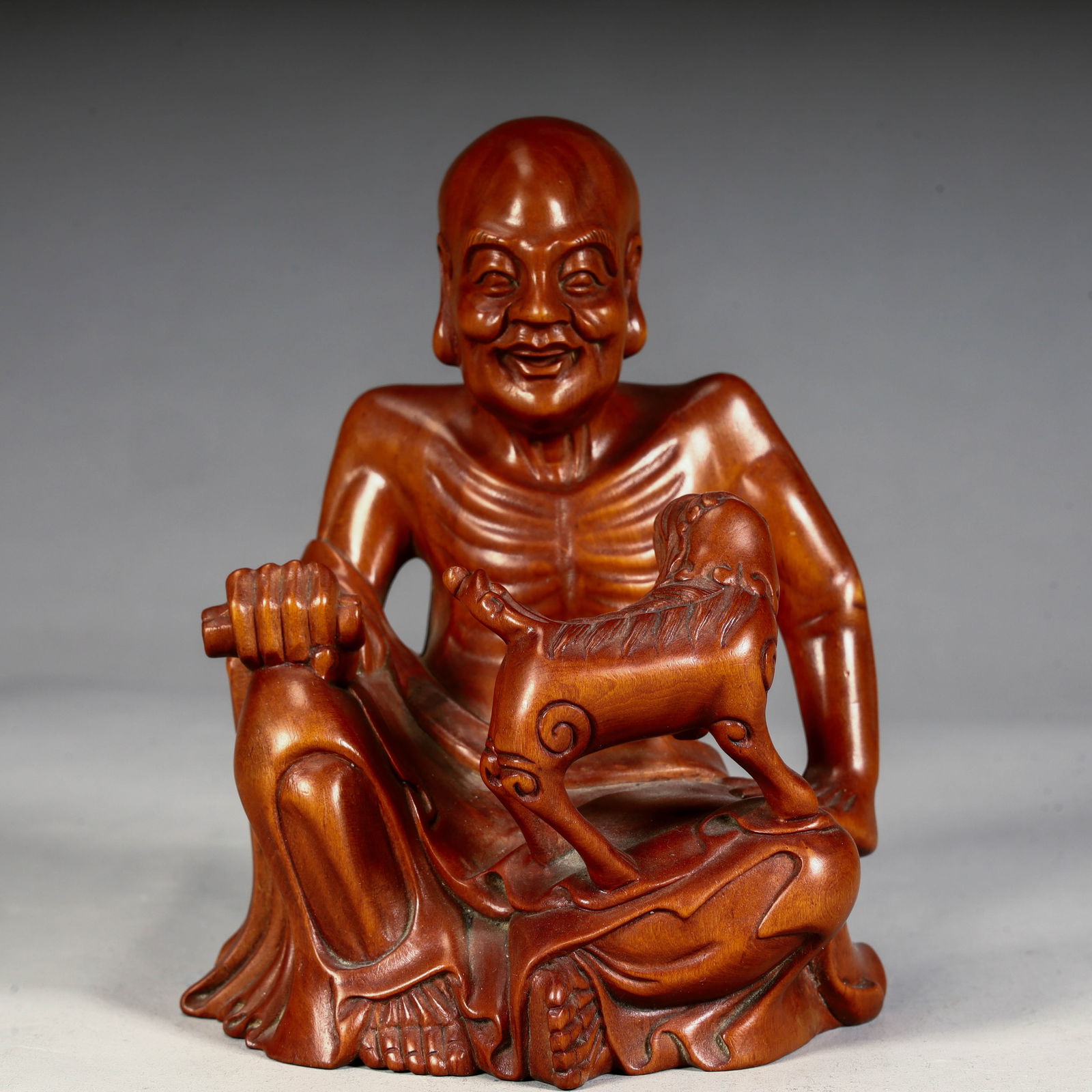 A fine boxwood Arhat ornament from the Qing Dynasty: Qing Dynasty high-quality boxwood arhat ornaments Size: H:13cm L:9.5cm W:9.5cm W:265g (The Dimensions Of All Batches Are Manually Measured.If You Need More Detailed Information,