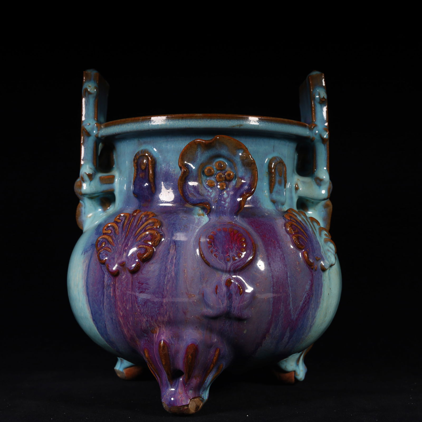 A beautiful Jun kiln incense burner: Exquisite Jun kiln incense burner SIZE: H:26cm L: 22cm W:22cm W:4.4kg (The Dimensions Of All Batches Are Manually Measured.If You Need More Detailed Information, Please Contact Our Customer Service Be