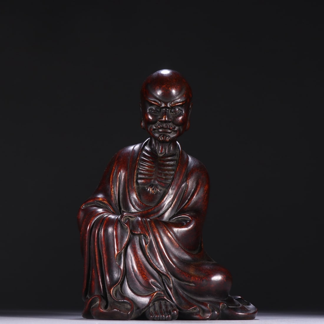 A piece of agarwood Bodhidharma Patriarch of the Qing Dynasty: The ancestor of the Qing Dynasty Sixe:H:21.3cm W:14.2cm W:394.4g (The Dimensions Of All Batches Are Manually Measured.If You Need More Detailed Information, Please Contact Our