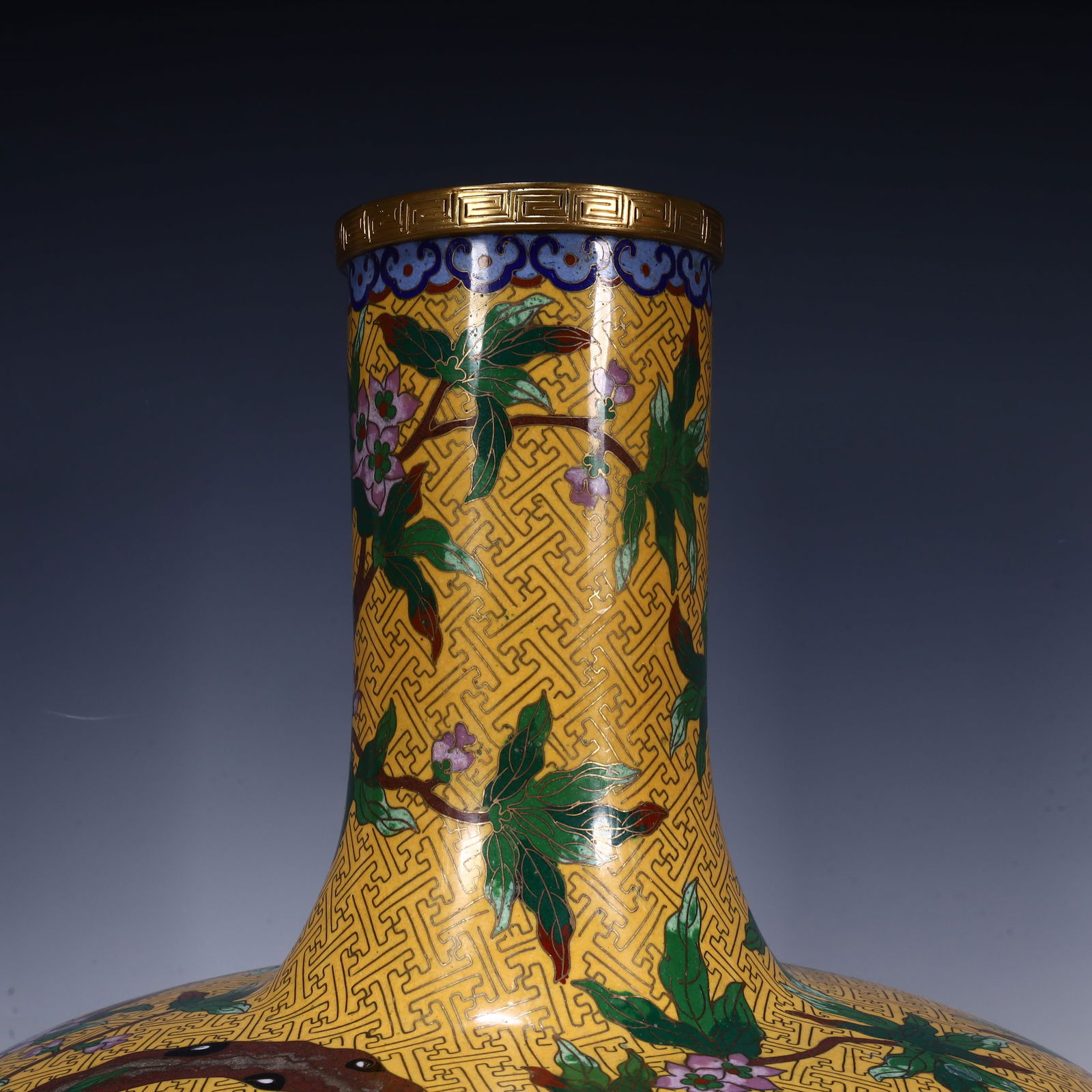 A beautiful nine peach bottle - 4