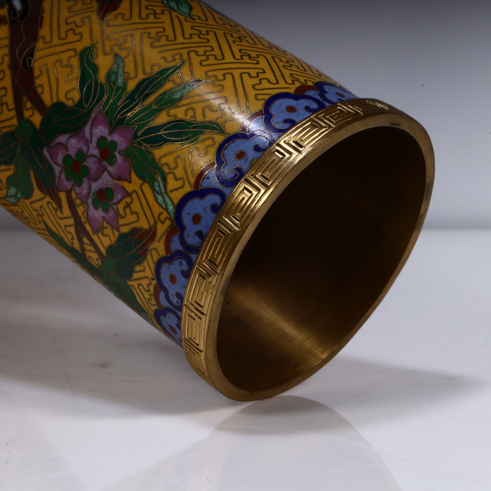 A beautiful nine peach bottle - 8