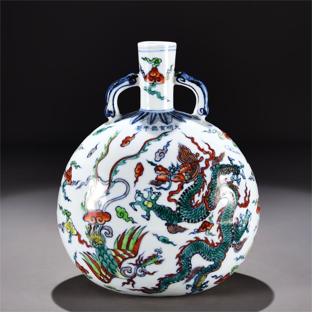 A blue and white colorful dragon and phoenix pattern flat bottle made in the Xuande era of the Ming: The blue and white colorful dragon and phoenix pattern flat bottle made in the Xuande year of the Ming Dynasty Size:H:29cm W:24cm (The Dimensions Of All Batches Are Manually Measured.If You Need More