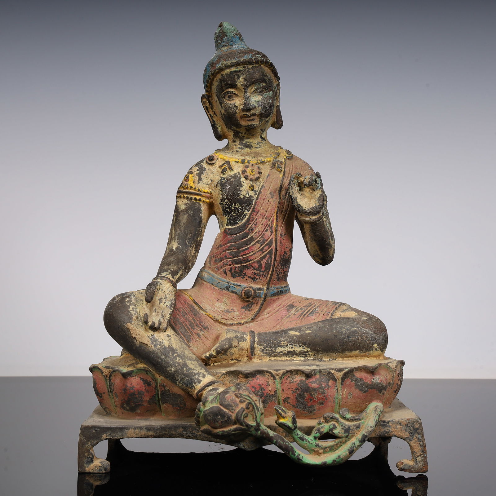 A colored bronze Buddha from the Han Dynasty: The colored bronze Buddha of the Han Dynasty SIZE: L: 17.8cm W:13.6cm H:25cm W:1.6kg (The Dimensions Of All Batches Are Manually Measured.If You Need More Detailed Information,