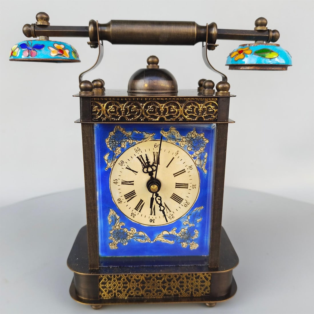 A beautiful pure copper cloisonné telephone mechanical clock: Exquisite pure copper cloisonné telephone mechanical clock Size:9x18x20cm (The Dimensions Of All Batches Are Manually Measured.If You Need More Detailed Information, Please Contact Our Customer Servi
