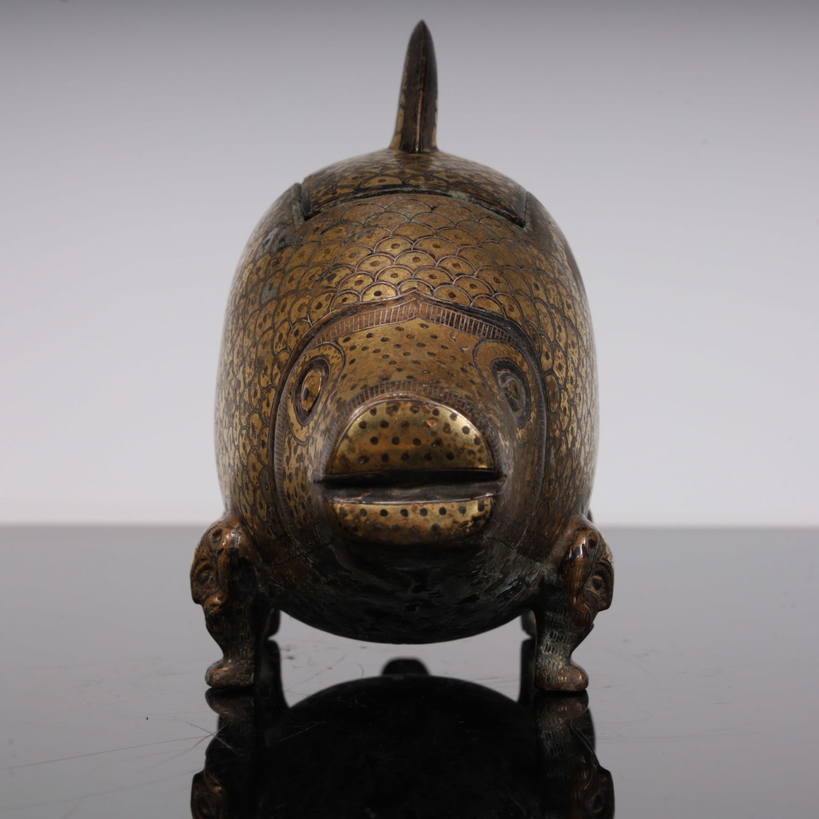 A Han Dynasty silver fish ornament - 2