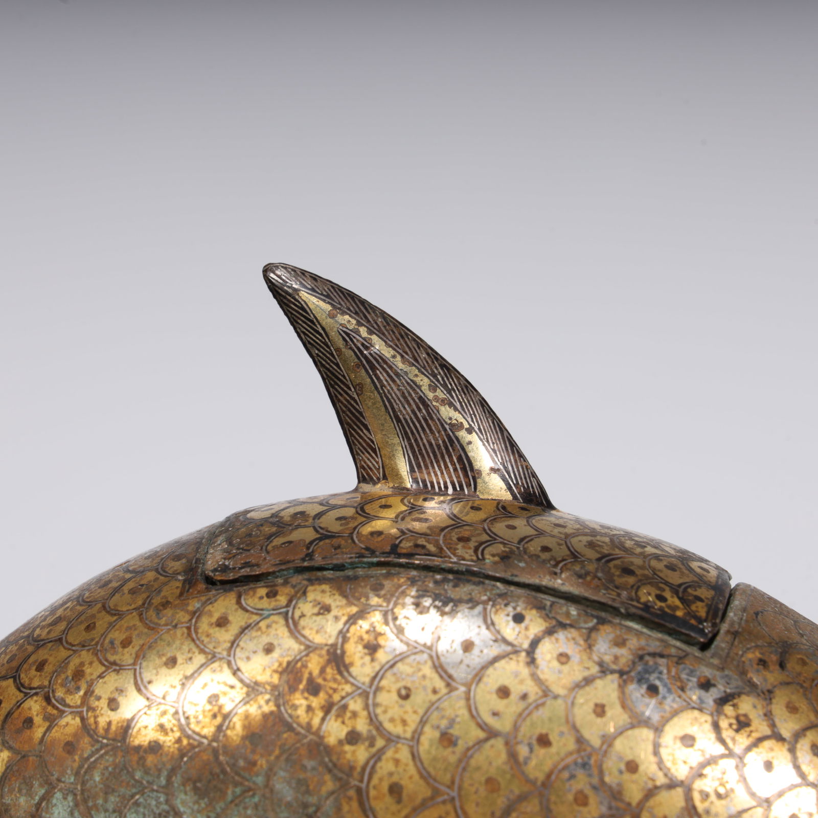 A Han Dynasty silver fish ornament - 4