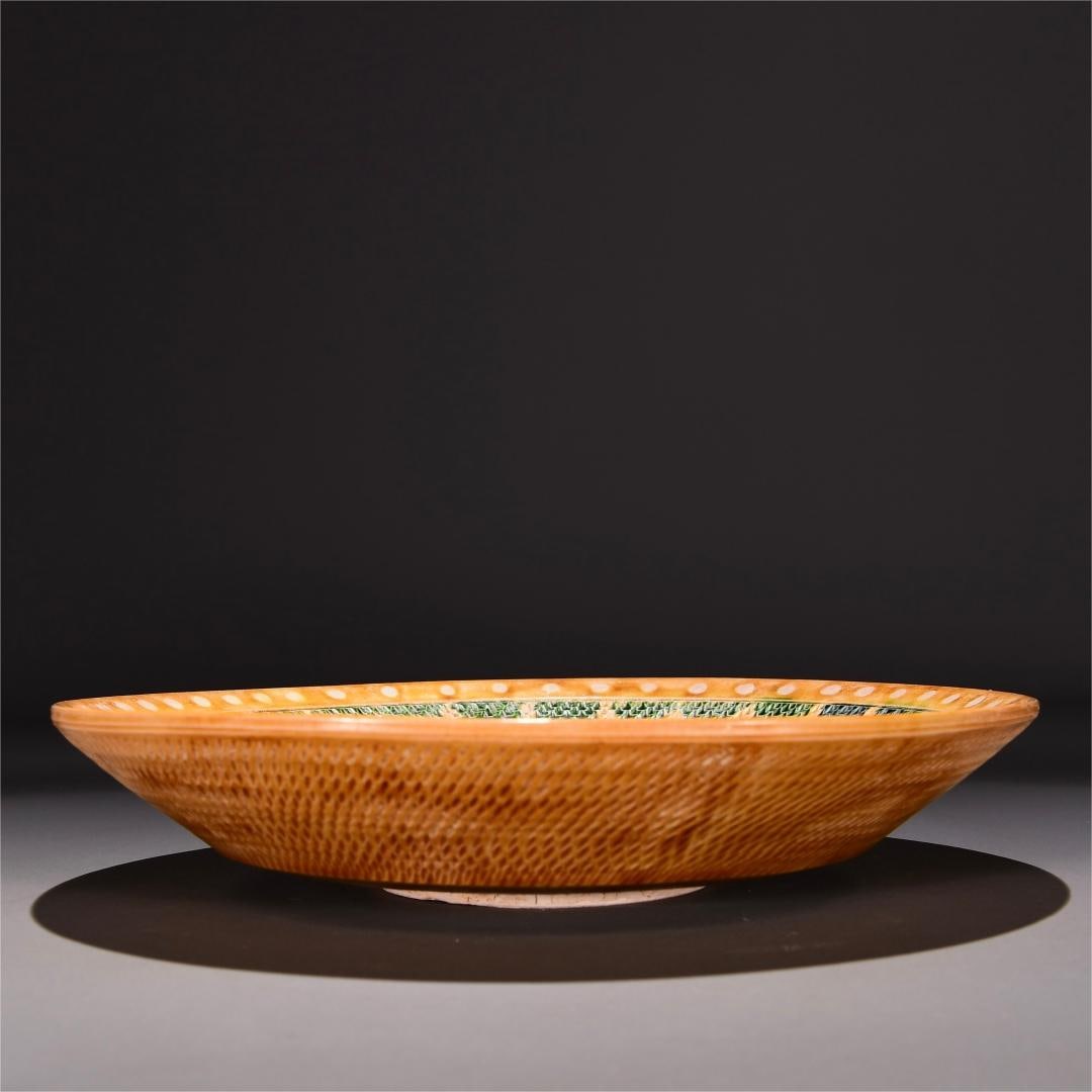 A beautiful Tang Sancai fish pattern plate: Exquisite Tang Sancai fish pattern plate Size:H:4cm W:25cm (The Dimensions Of All Batches Are Manually Measured.If You Need More Detailed Information, Please Contact Our Customer