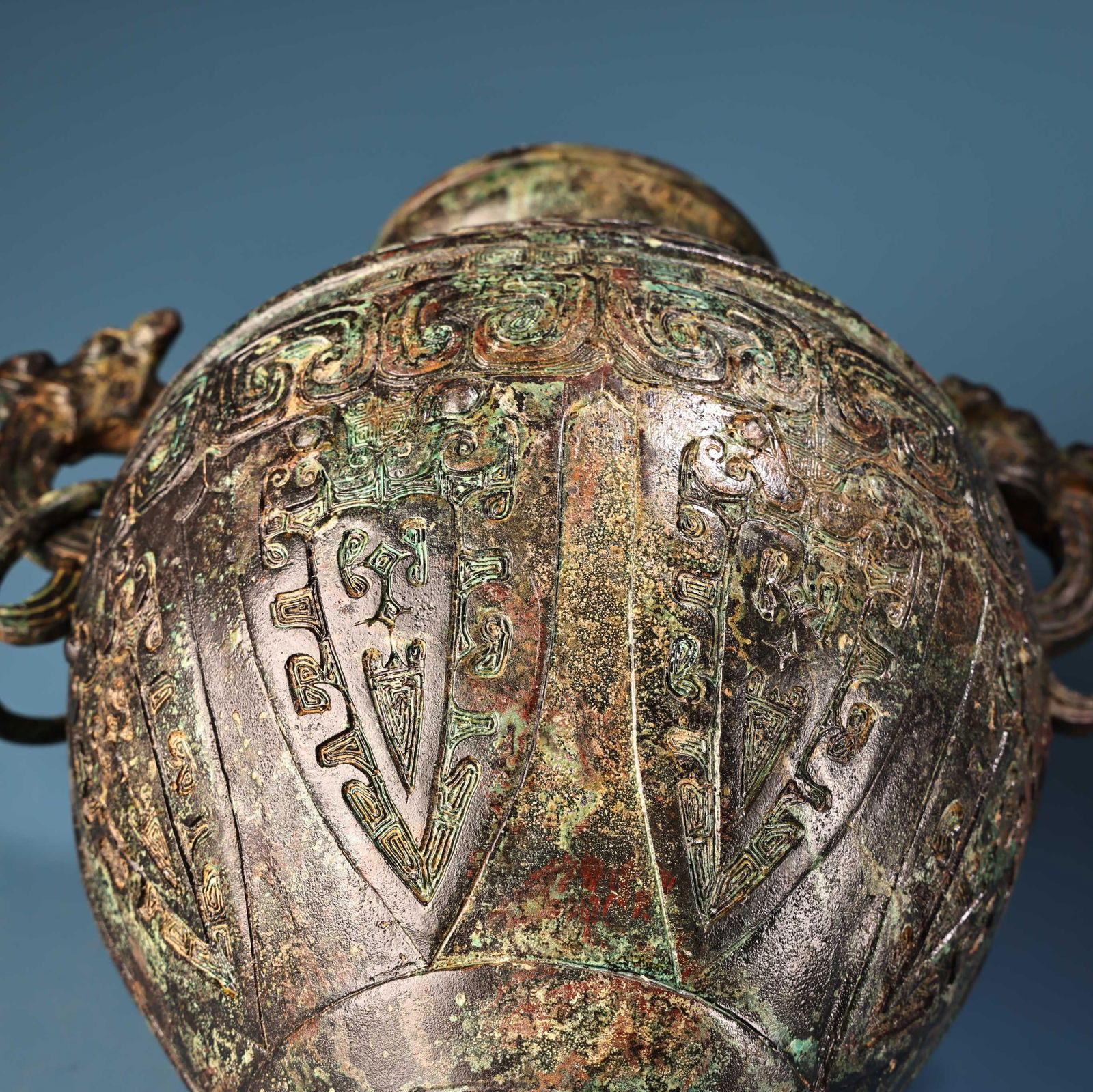 A fine bronze amphora round bottle - 10