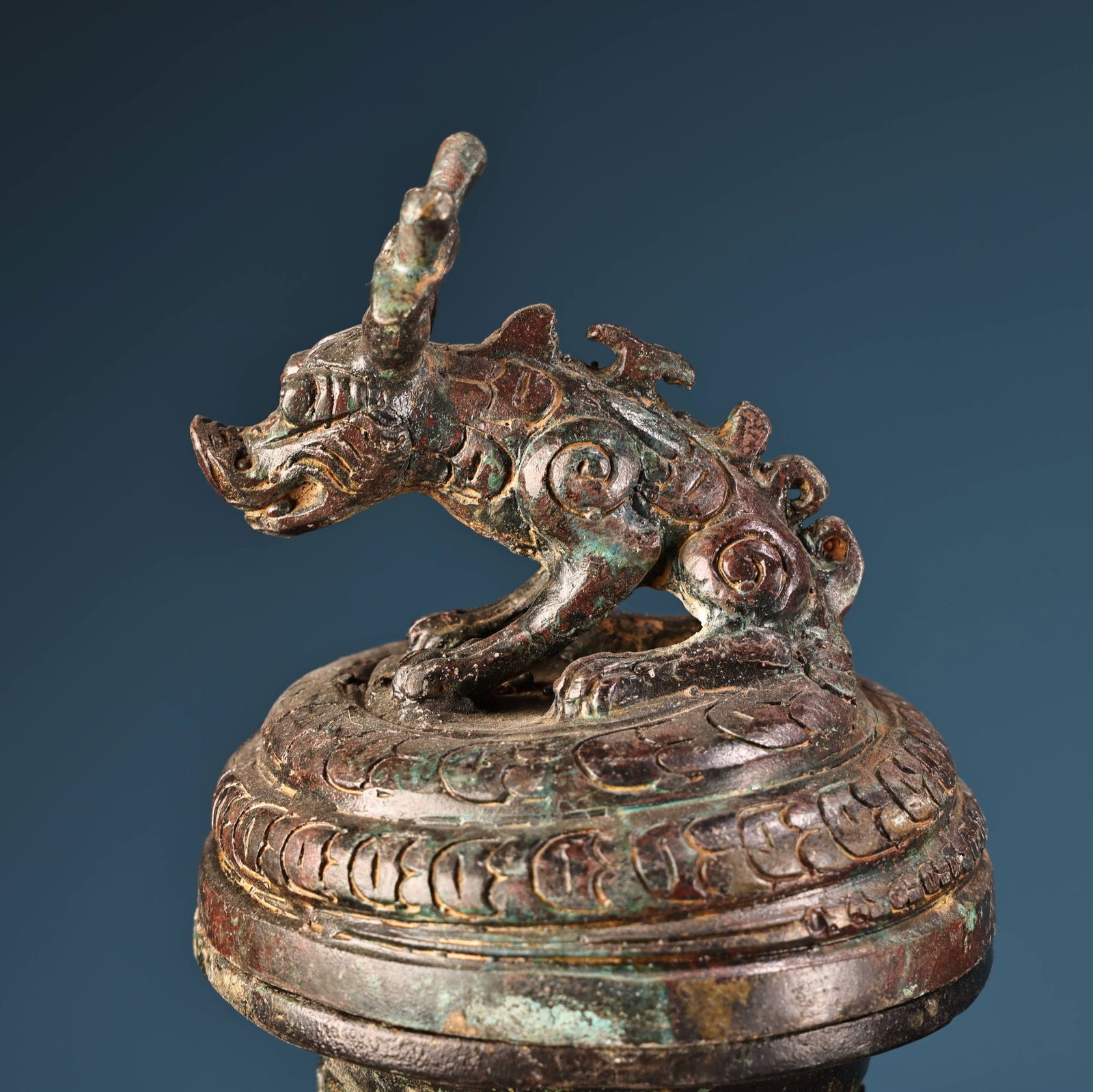 A fine bronze amphora round bottle - 3