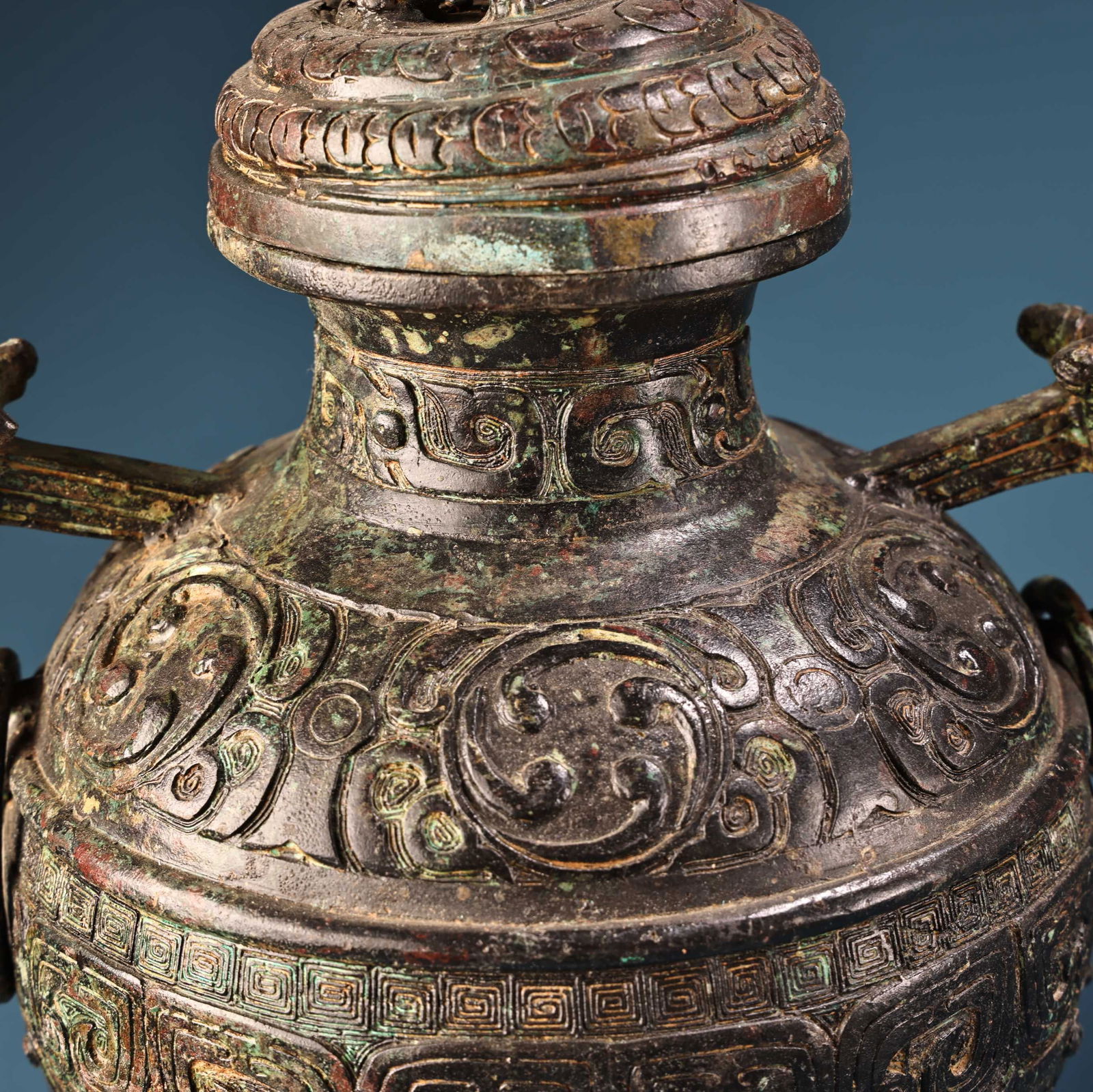 A fine bronze amphora round bottle - 4