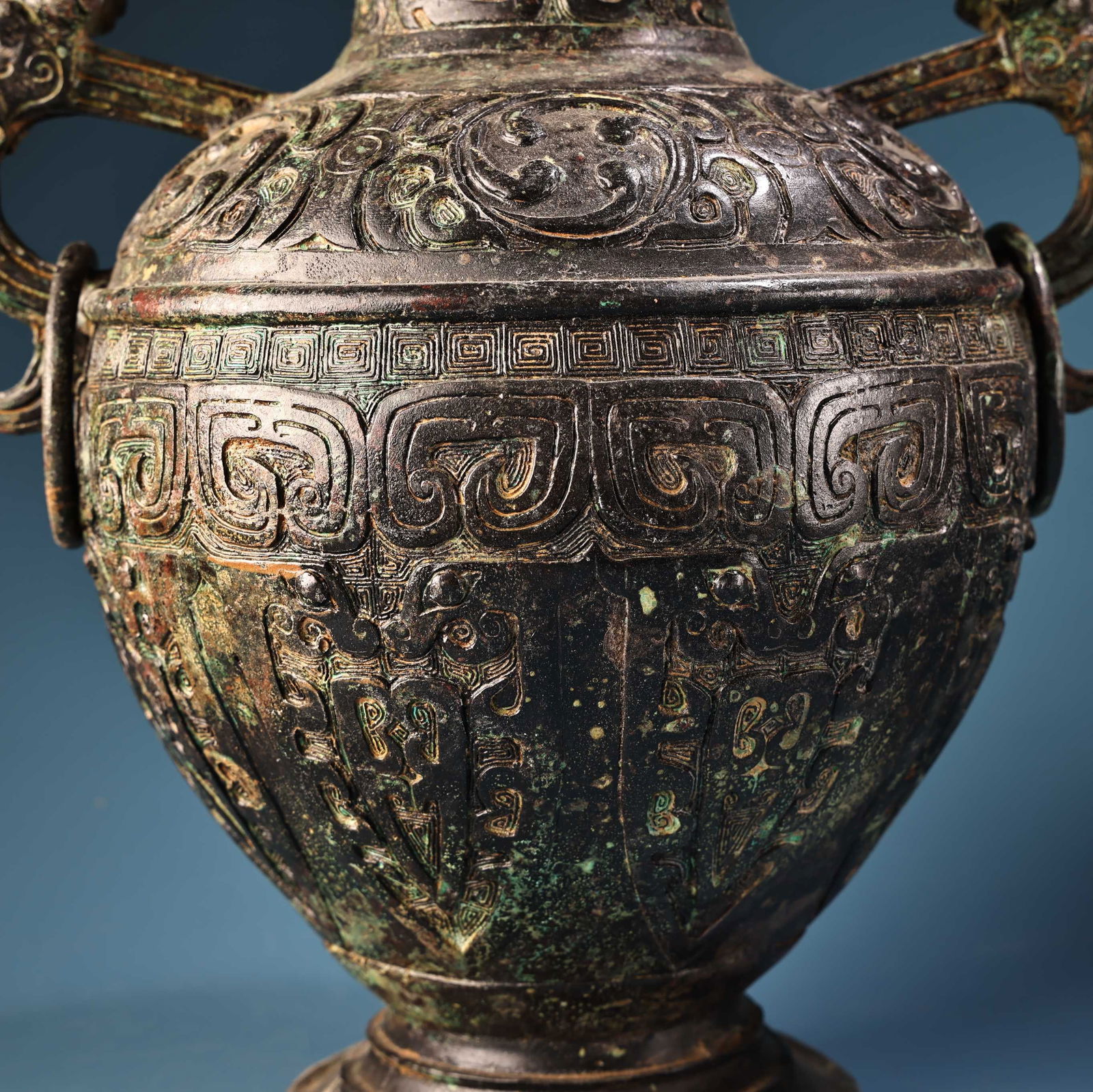 A fine bronze amphora round bottle - 5