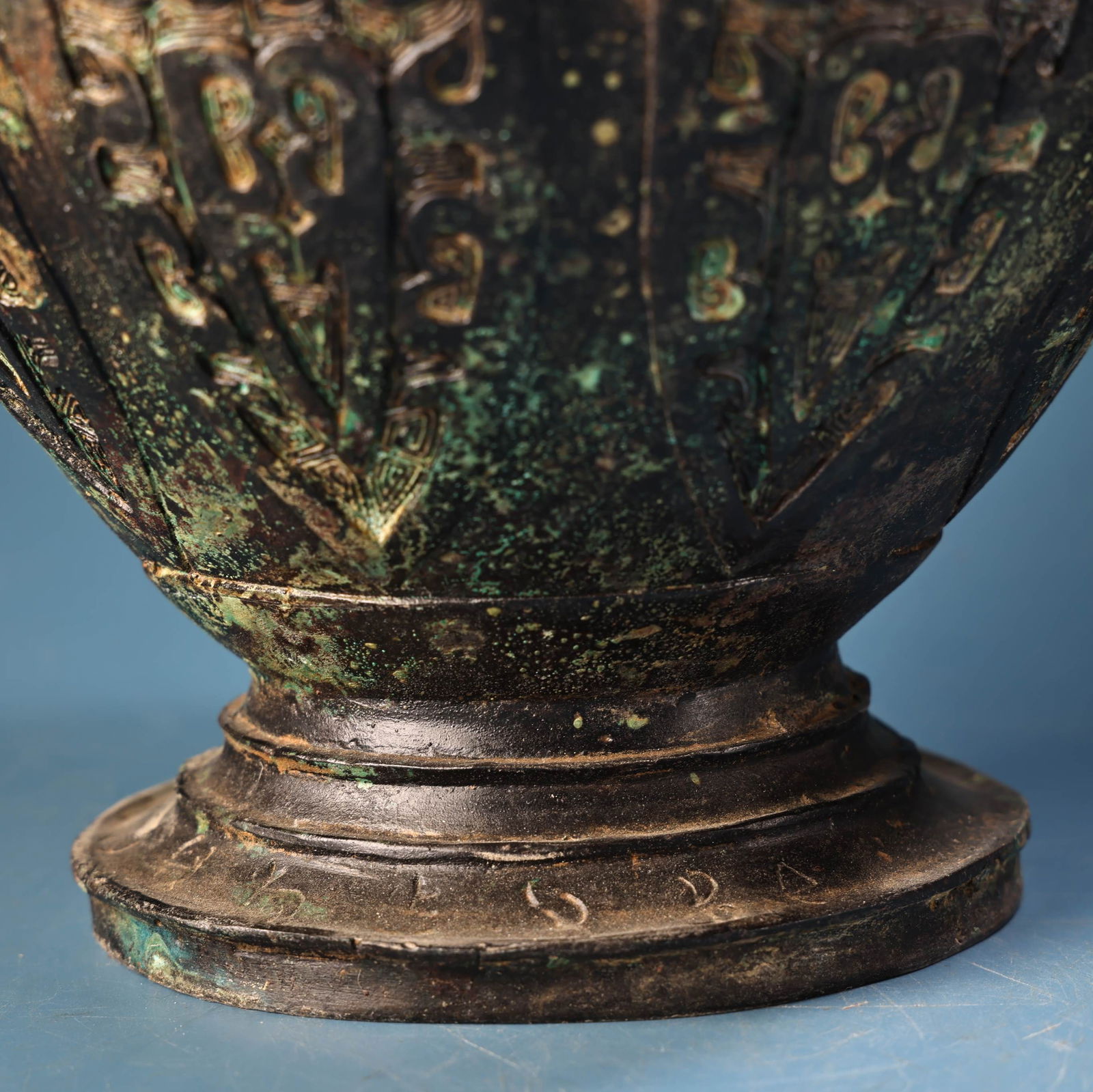 A fine bronze amphora round bottle - 6