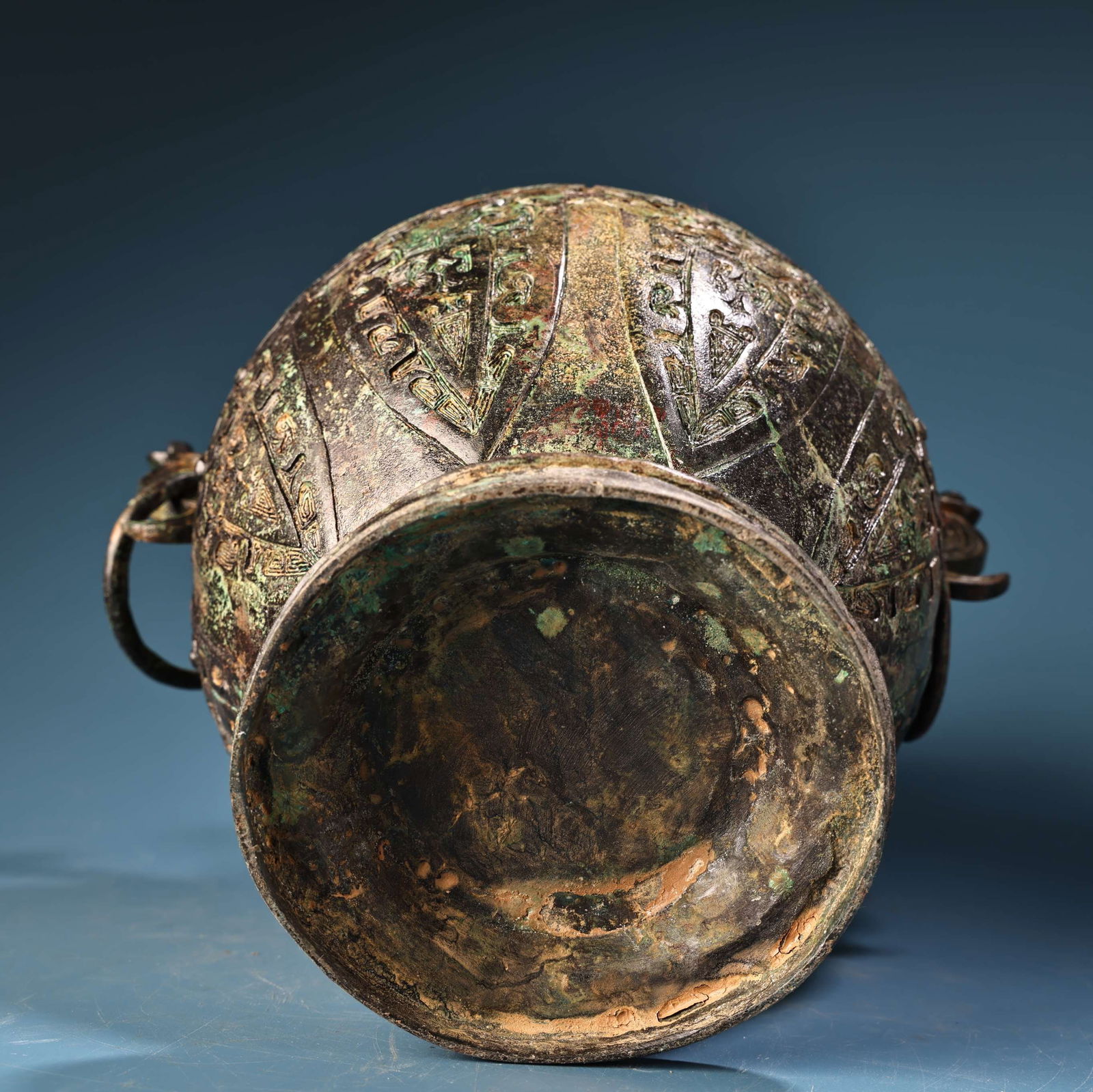 A fine bronze amphora round bottle - 8