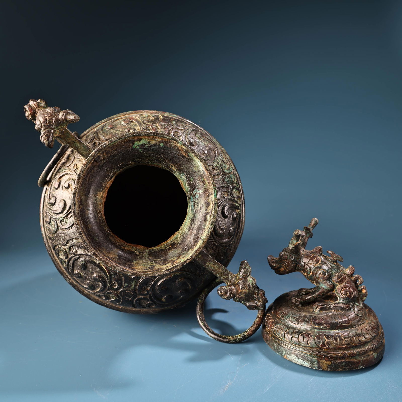 A fine bronze amphora round bottle - 9