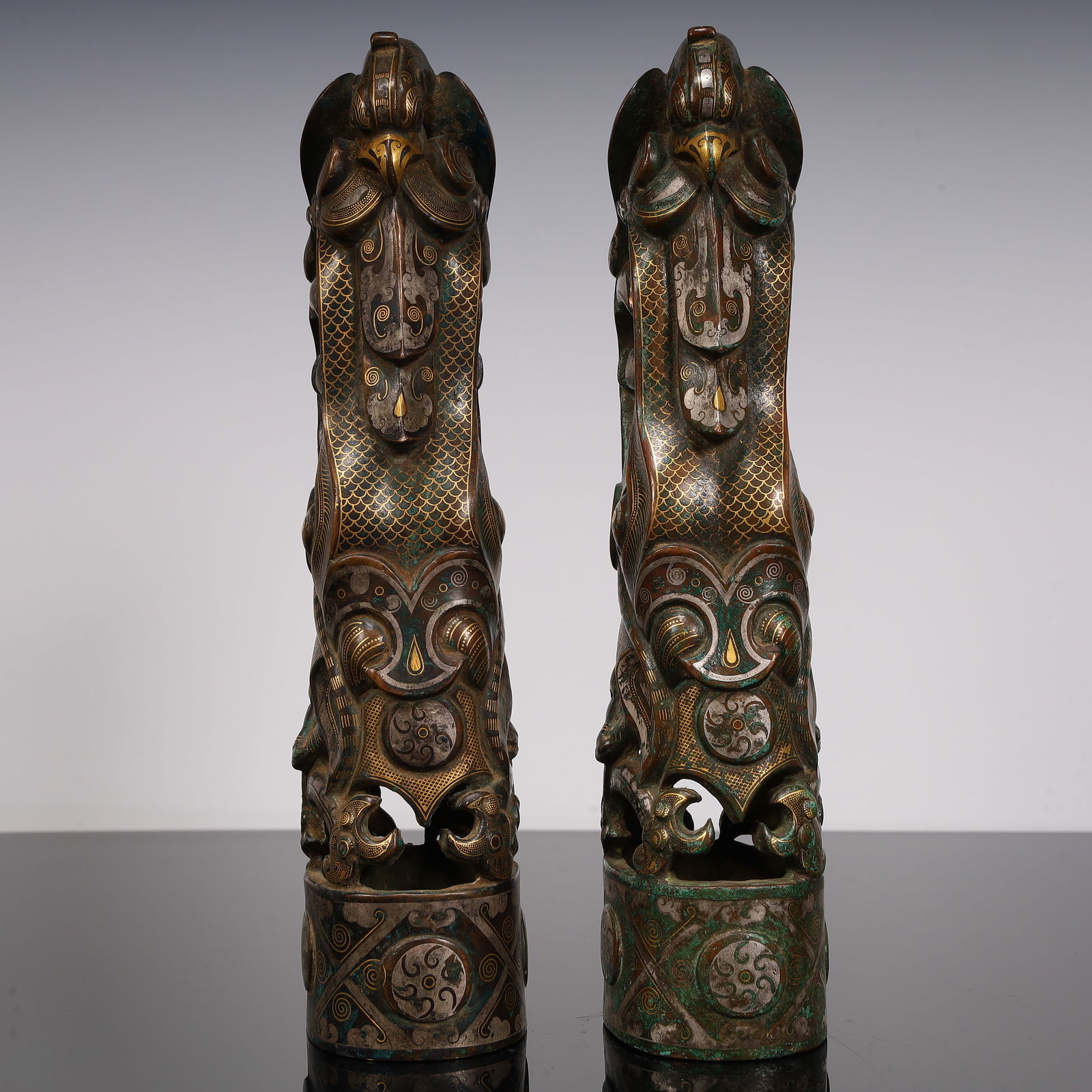 A pair of exquisite gold, silver and copper feather cups: Exquisite wrong gold, silver and bronze feather cups SIZE: L: 4.5cm W: 6cm H: 21cm Total W: 1.7kg (The Dimensions Of All Batches Are Manually Measured.If You Need More Detailed