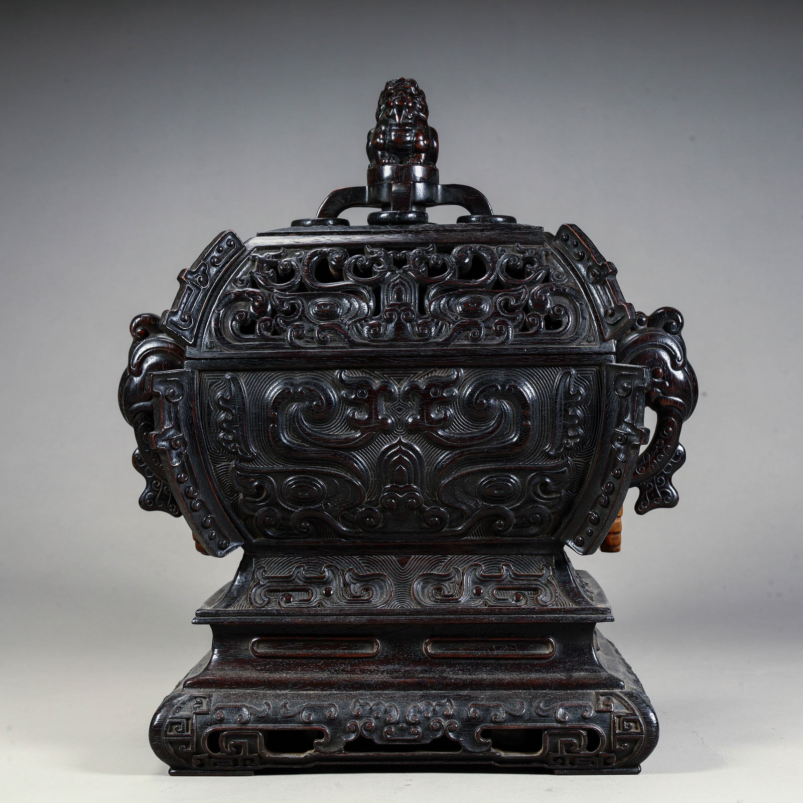 A high-quality rosewood aroma burner from the Qing Dynasty: Qing Dynasty's high-quality rosewood aroma burner Size: H:17cm L:23cm W:17cm W:1.5kg (The Dimensions Of All Batches Are Manually Measured.If You Need More Detailed Information,