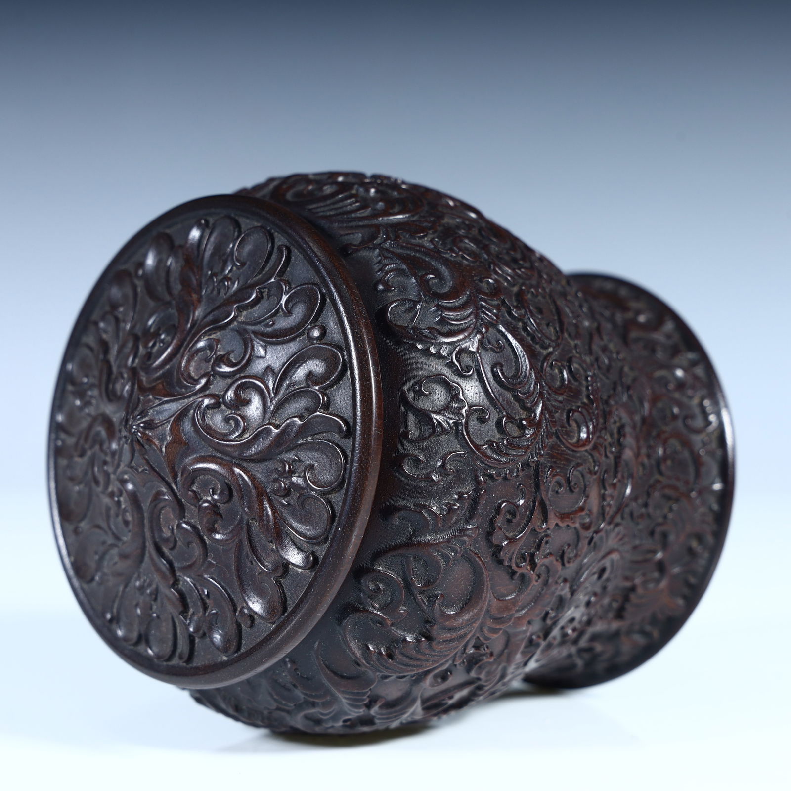 A pair of high-quality small-leaved rosewood tea jars from the Qing Dynasty: Qing Dynasty high-quality small-leaved rosewood tea jar Size: H:10cm L: 9cm W:9cm W:617g (The Dimensions Of All Batches Are Manually Measured.If You Need More Detailed Information,