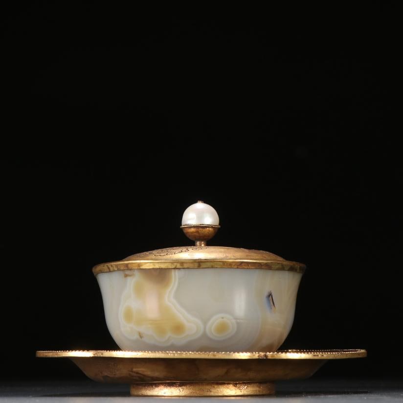 An agate-covered golden tea cup from the Liao Dynasty (1 of 9)