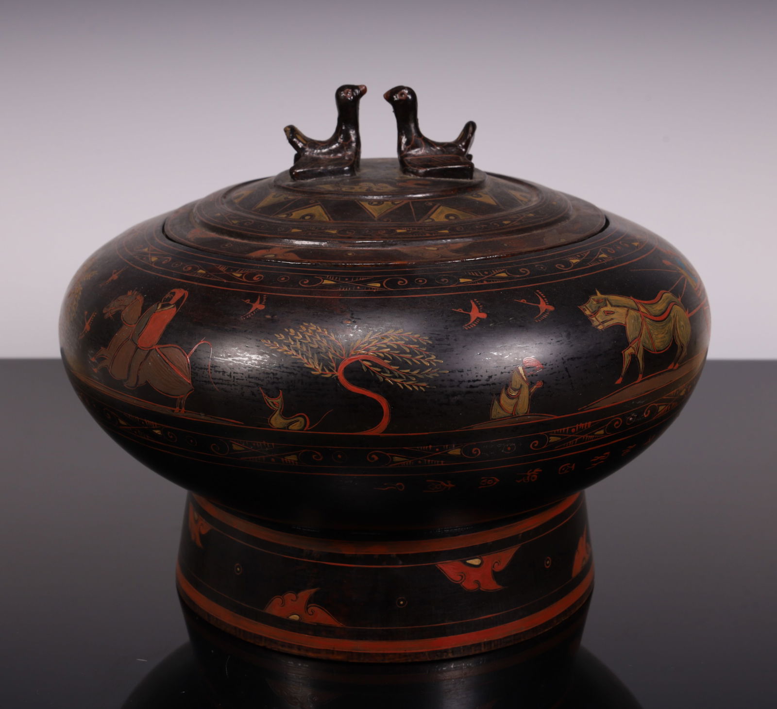 A wooden lacquer box from the Han Dynasty: Han Dynasty wooden lacquer box SIZE: L: D: 26cm W:cm H:19.8cm W:0.6kg (The Dimensions Of All Batches Are Manually Measured.If You Need More Detailed Information, Please Contact Our