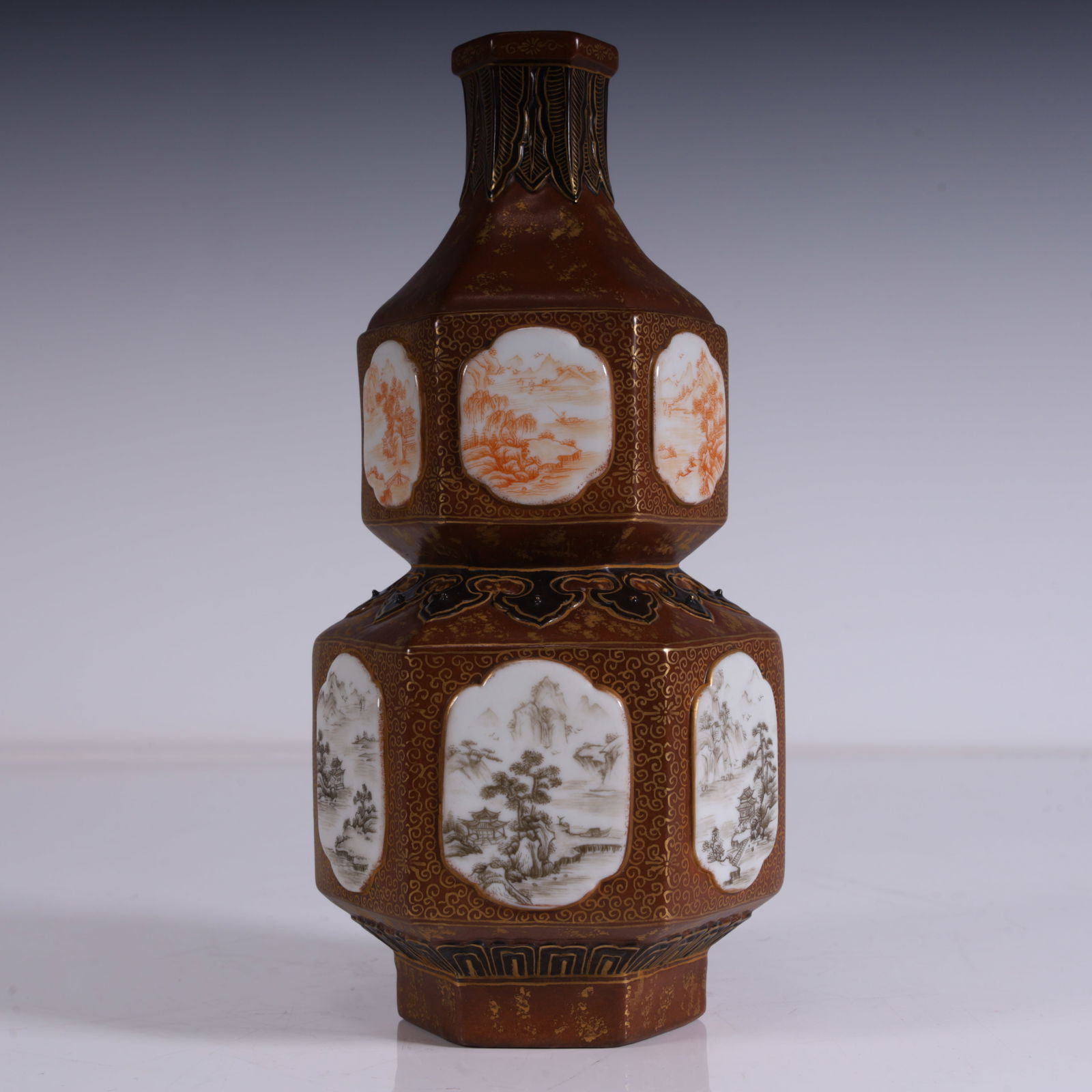 A wood-grain glazed hexagonal gourd bottle made in the Qianlong period of the Qing Dynasty: Qing Dynasty Qianlong year wood grain glazed hexagonal gourd bottle SIZE:L:9.2cm W:8cm H:18cm W:560g (The Dimensions Of All Batches Are Manually Measured.If You Need More Detailed
