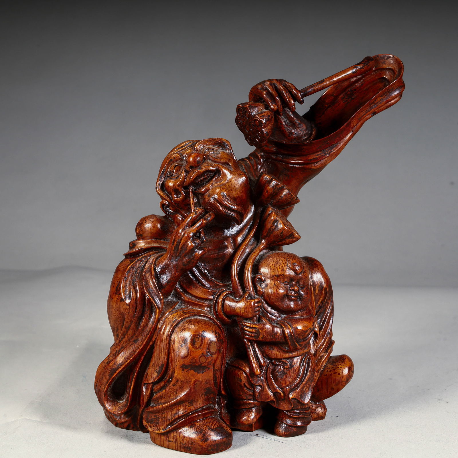 A fine bamboo carved figure ornament of the Qing Dynasty (1 of 10)