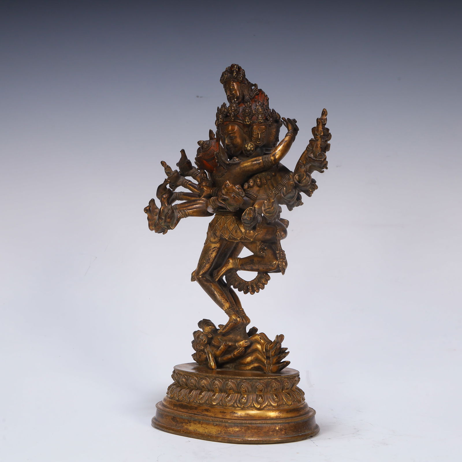 A gilded diamond of the Ming Dynasty: The gilded King Kong of the Ming Dynasty SIZE:L: :14cm W::7cmH::23cm W::1561g (The Dimensions Of All Batches Are Manually Measured.If You Need More Detailed Information, Please