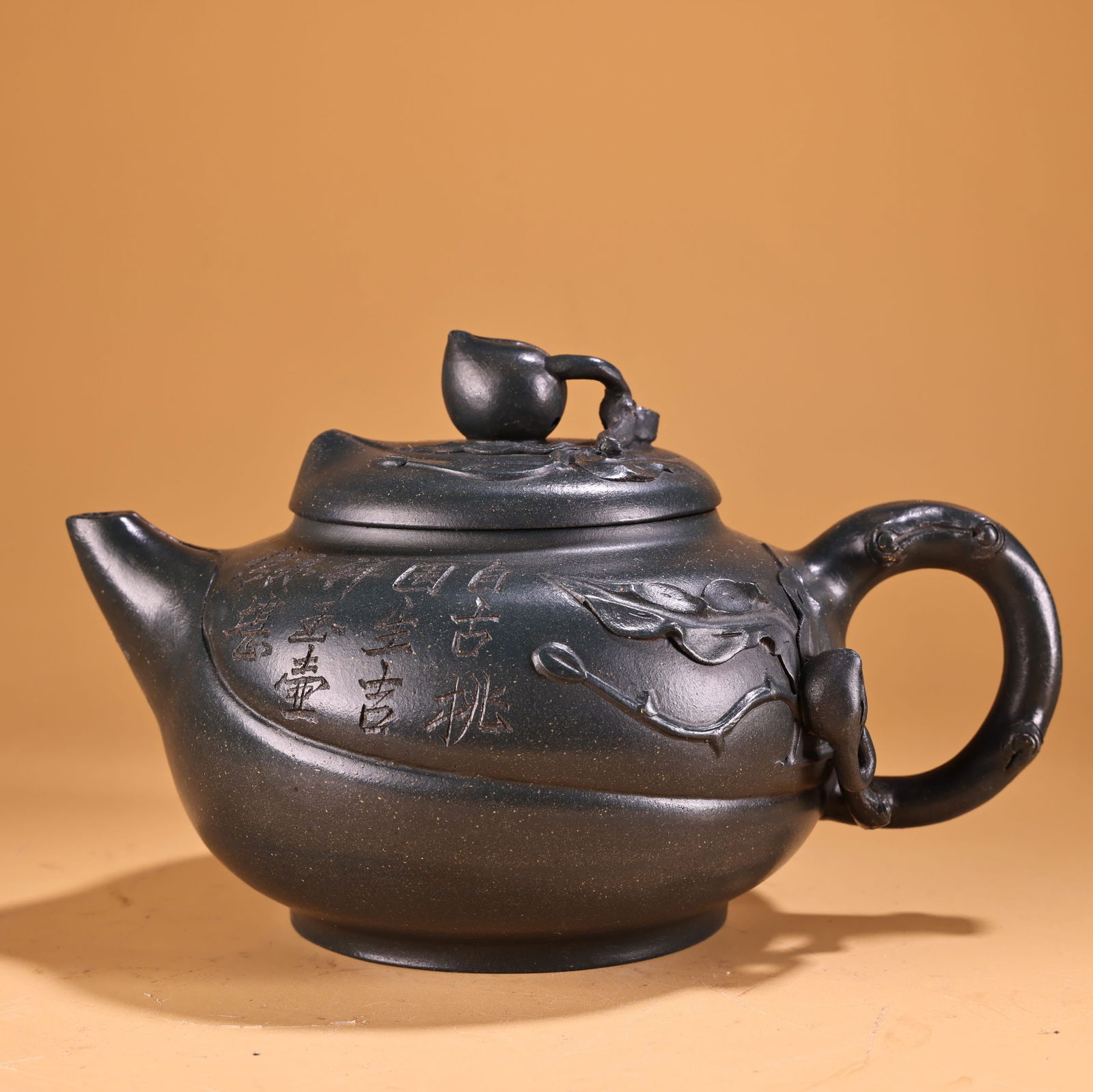 A beautiful old handmade purple clay pot: Exquisite old handmade purple clay pot Size:W:480g H:11cm W:18cm (The Dimensions Of All Batches Are Manually Measured.If You Need More Detailed Information, Please Contact Our