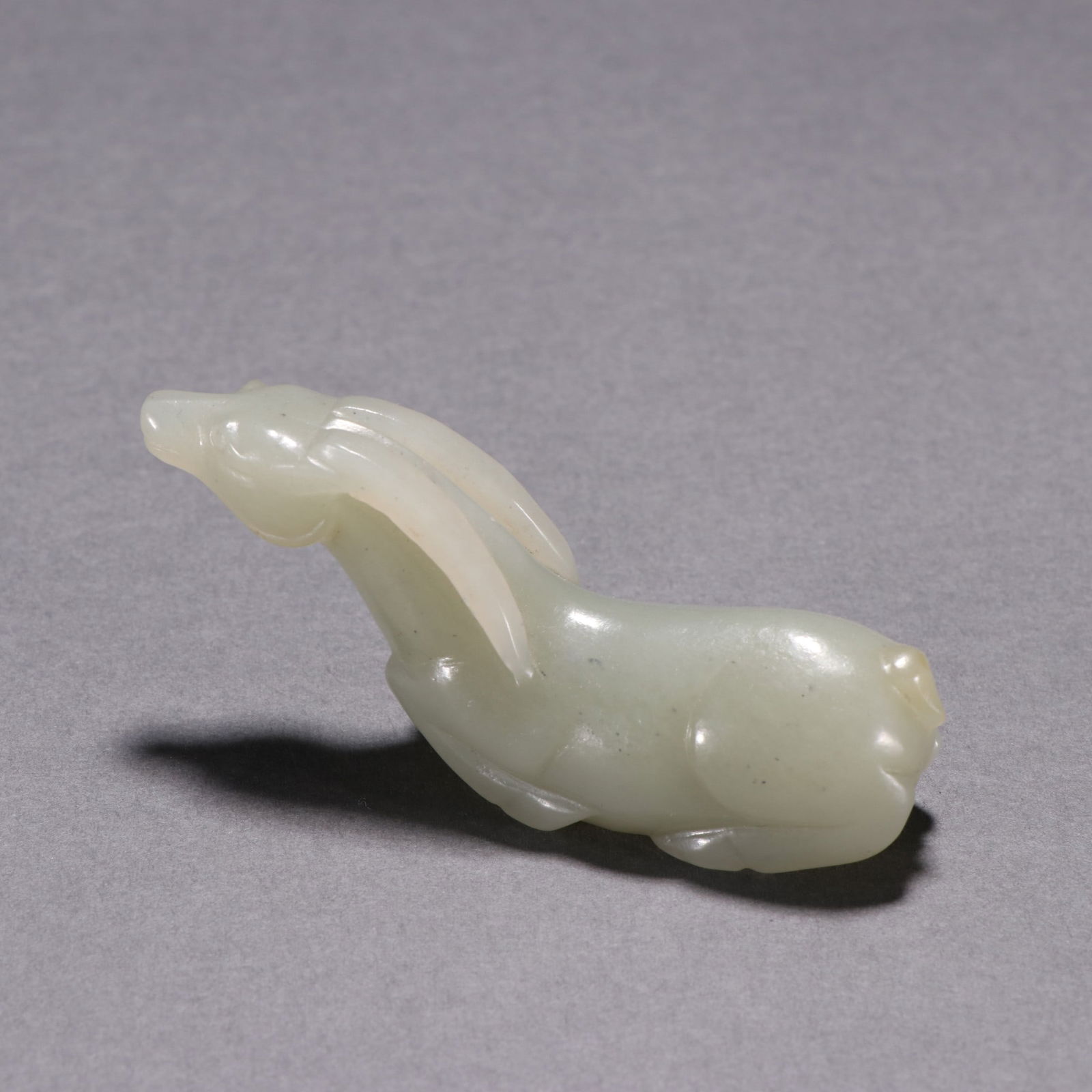 A carving of Hetian jade sheep from the Qing Dynasty: Hetian jade sheep carvings in the Qing Dynasty Sixe:H:3cm L:6.6cm W:1.9cm W:42g (The Dimensions Of All Batches Are Manually Measured.If You Need More Detailed Information, Please Contact Our Customer