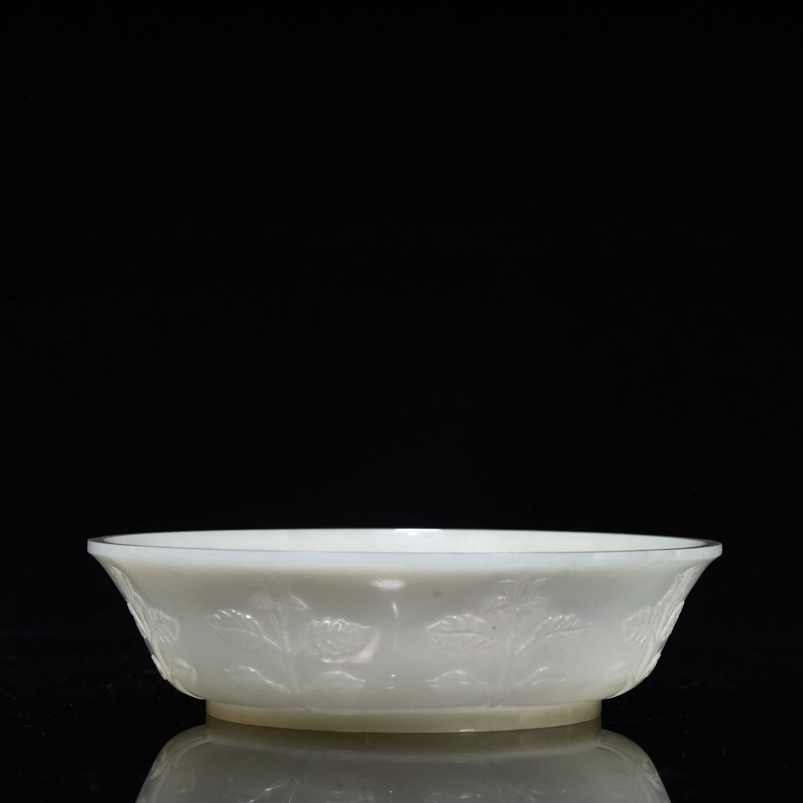 A beautiful Hetian jade plate (1 of 4)