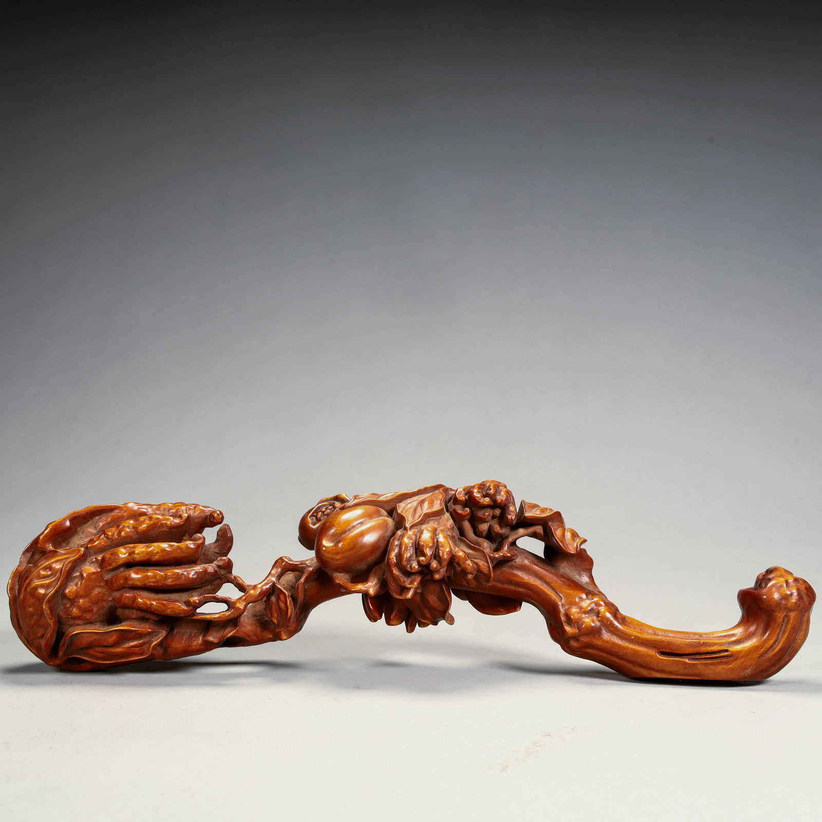 A Qing Dynasty boxwood carving with three multi-pattern ruyi: The boxwood carving of the Qing Dynasty has three multi-pattern ruyi Size: H:4cm L: 10cm W:5cm W:122.6g (The Dimensions Of All Batches Are Manually Measured.If You Need More