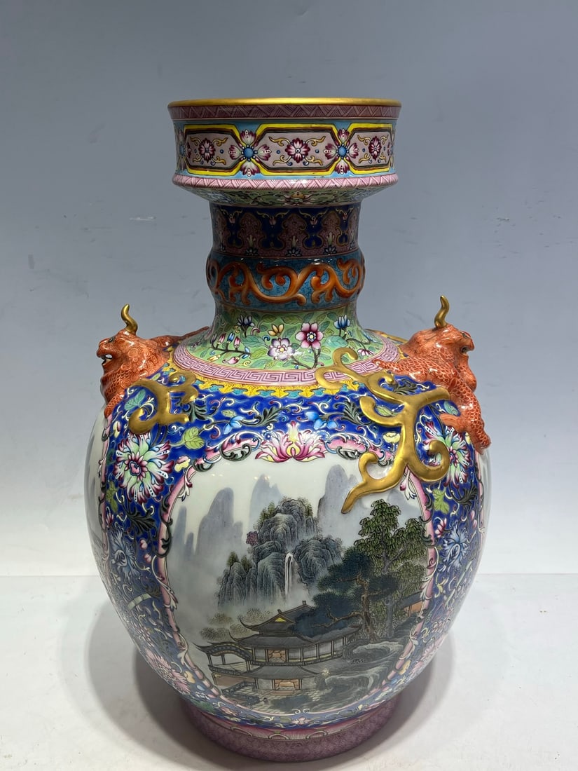 A porcelain enamel amphora from an official kiln in the Qing Dynasty: Porcelain enamel amphora of the official kiln of the Qing Dynasty Size:H:43.5cm Belly diameter:30cm Bottom:17.5cm (The Dimensions Of All Batches Are Manually Measured.If You Need