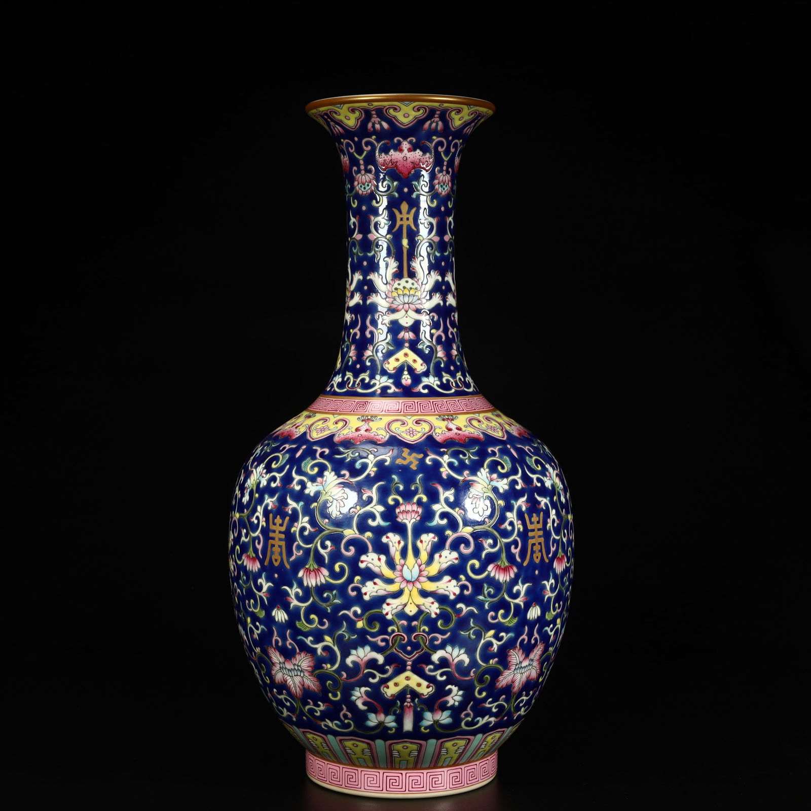 A fine blue background pastel neck bottle from the Qing Dynasty: Qing Dynasty's fine blue background pastel neck bottle Size: H:34cm L:16cm W:16cm W:1842g (The Dimensions Of All Batches Are Manually Measured.If You Need More Detailed