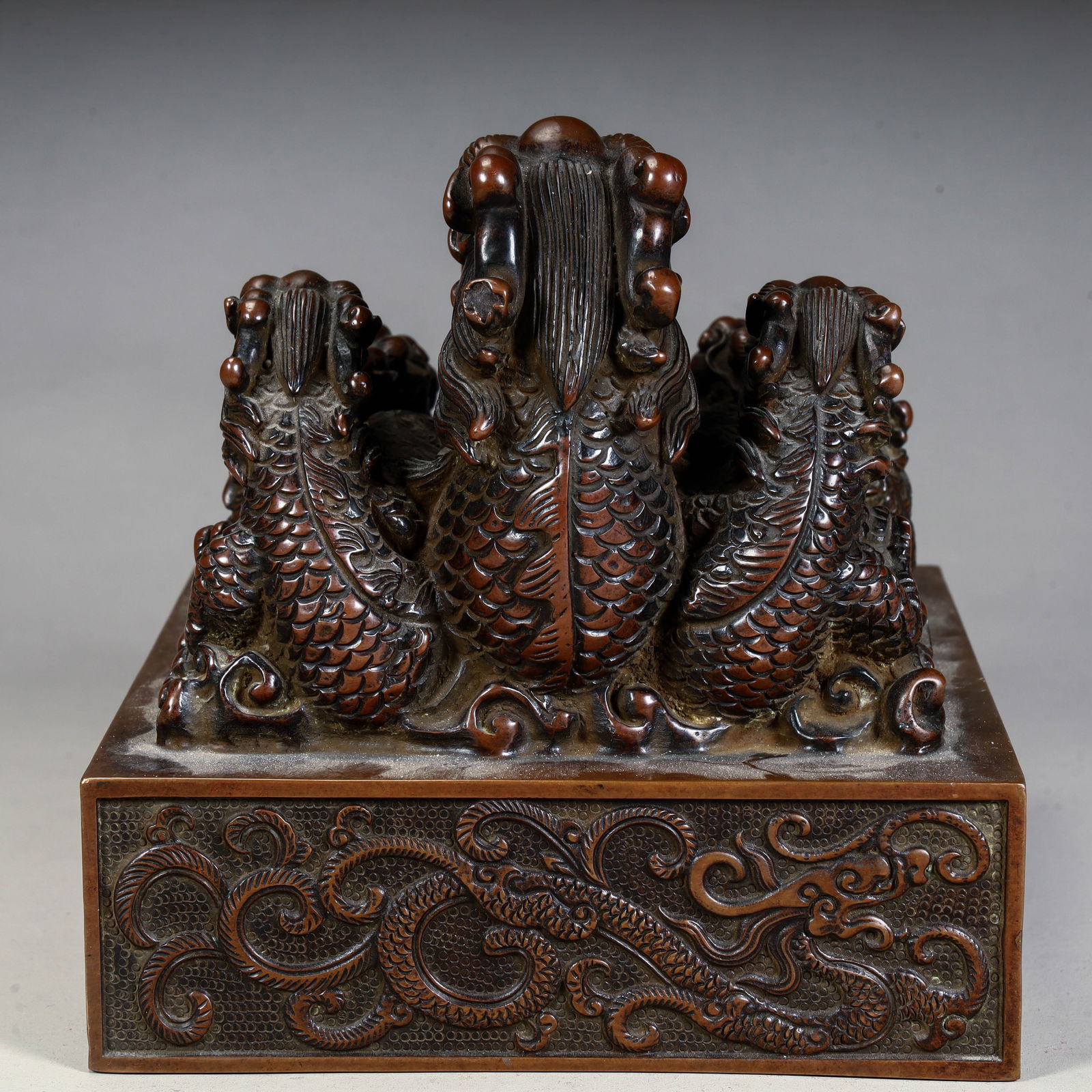 A bronze multi-dragon button seal from the Qing Dynasty - 5