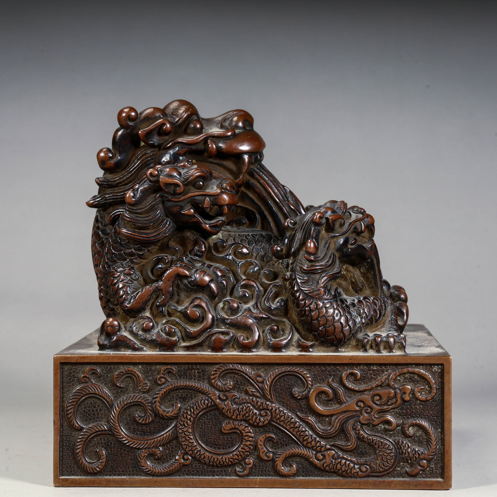 A bronze multi-dragon button seal from the Qing Dynasty - 7