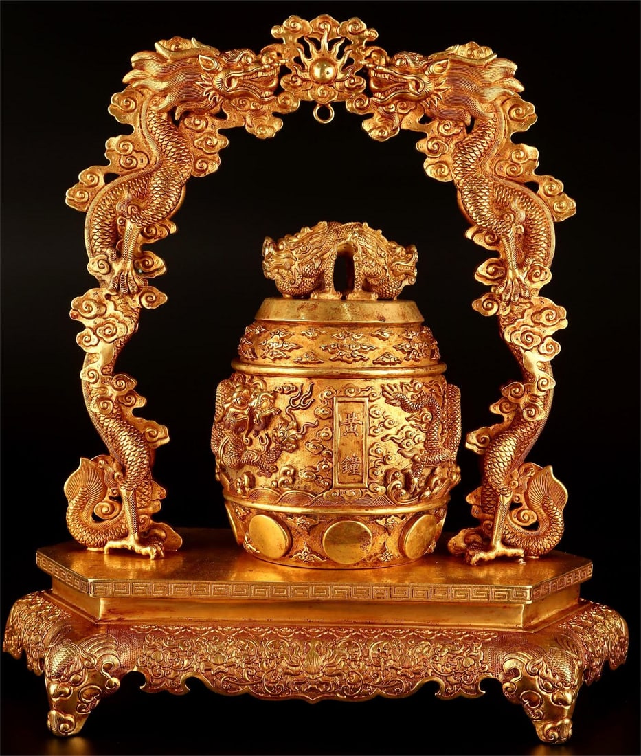 A copper-gilt hanging clock ornament of the Qing Dynasty: Qing Dynasty copper gilt hanging bell ornaments Size:W:8557g H:35cm L:32cm W:17cm Drum H:18cm W:12cm (The Dimensions Of All Batches Are Manually Measured.If You Need More Detailed