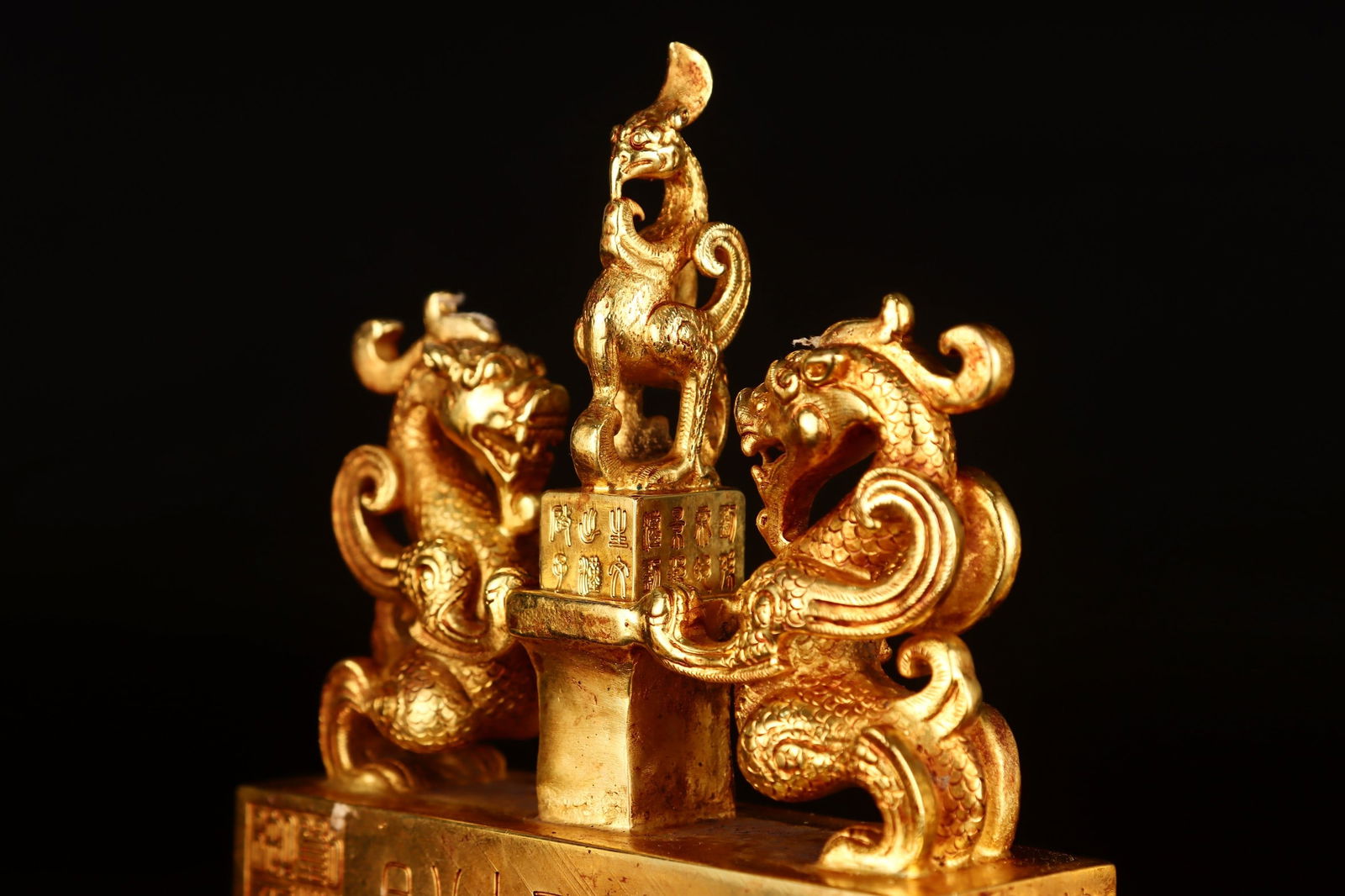 A beautiful copper-gilt combination seal - 4