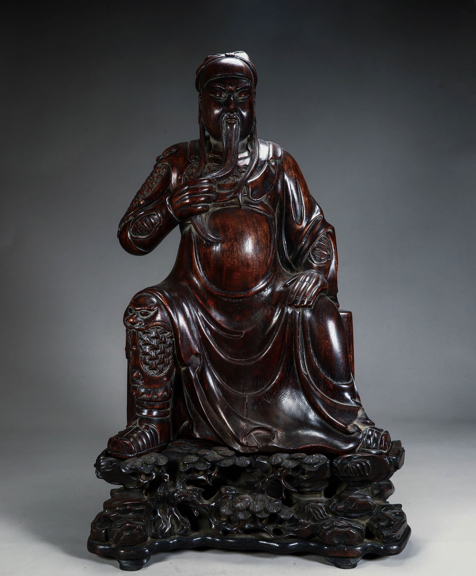 A seated statue of Guan Gong, the mother of agarwood in the Qing Dynasty: The seated statue of Guan Gong, the mother of agarwood in the Qing Dynasty Size: H:50cm L: 29cm W:19cm W:4.4kg (The Dimensions Of All Batches Are Manually Measured.If You Need More